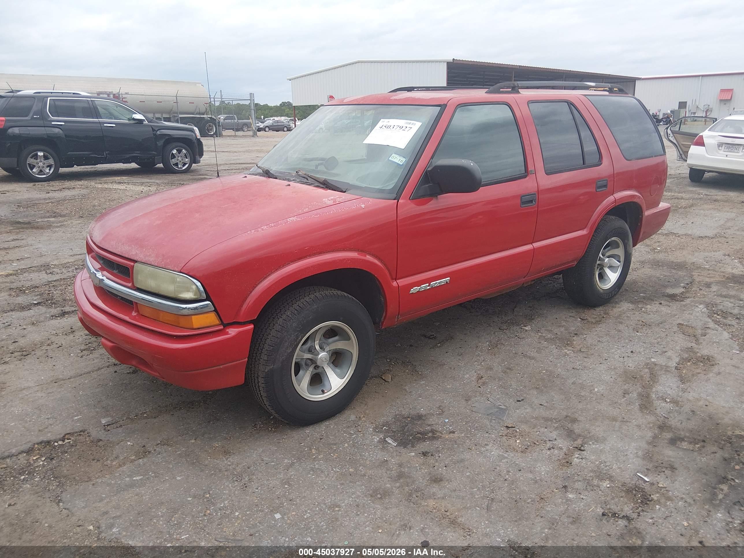 CHEVROLET BLAZER image 2