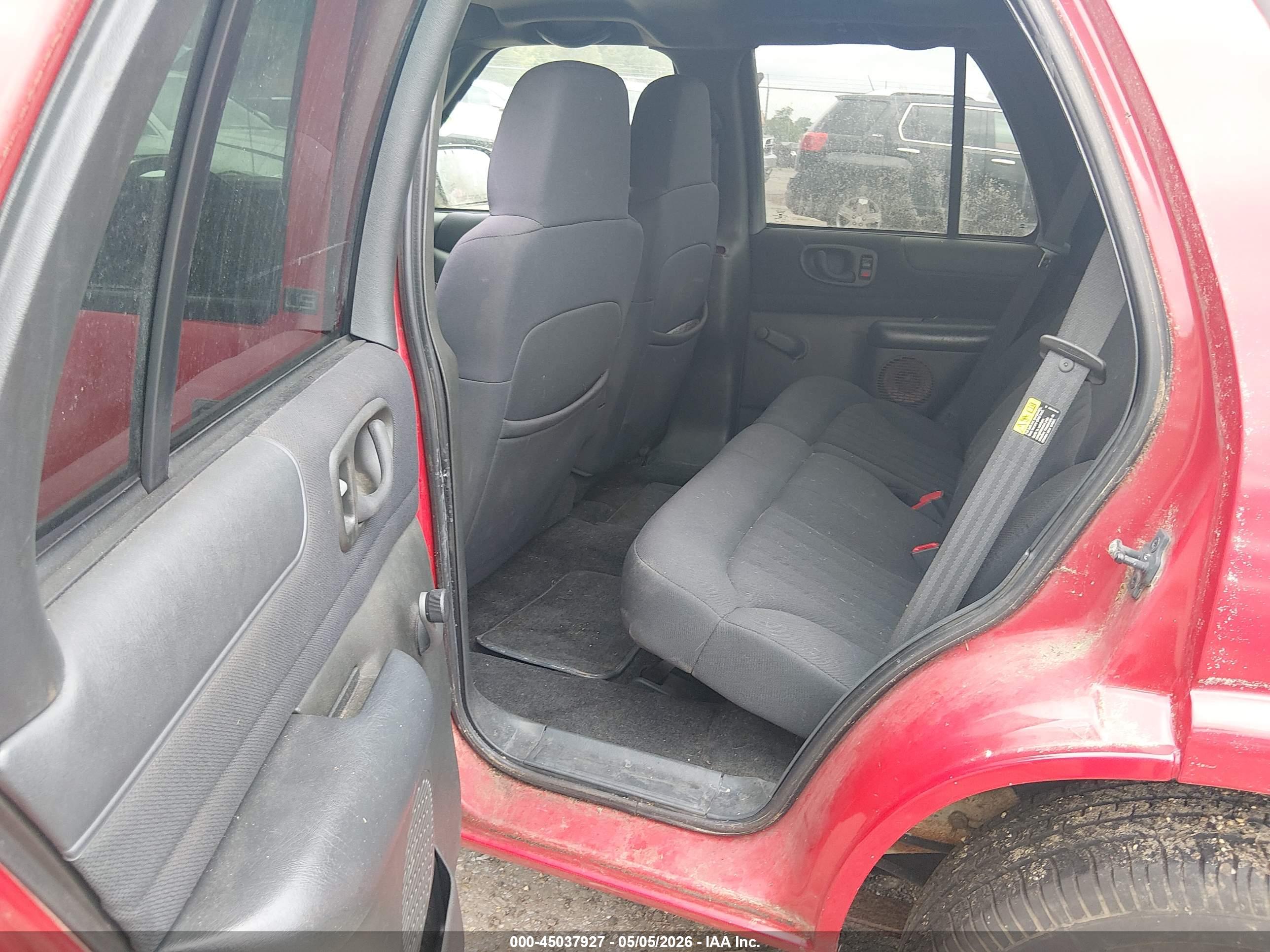 CHEVROLET BLAZER image 8