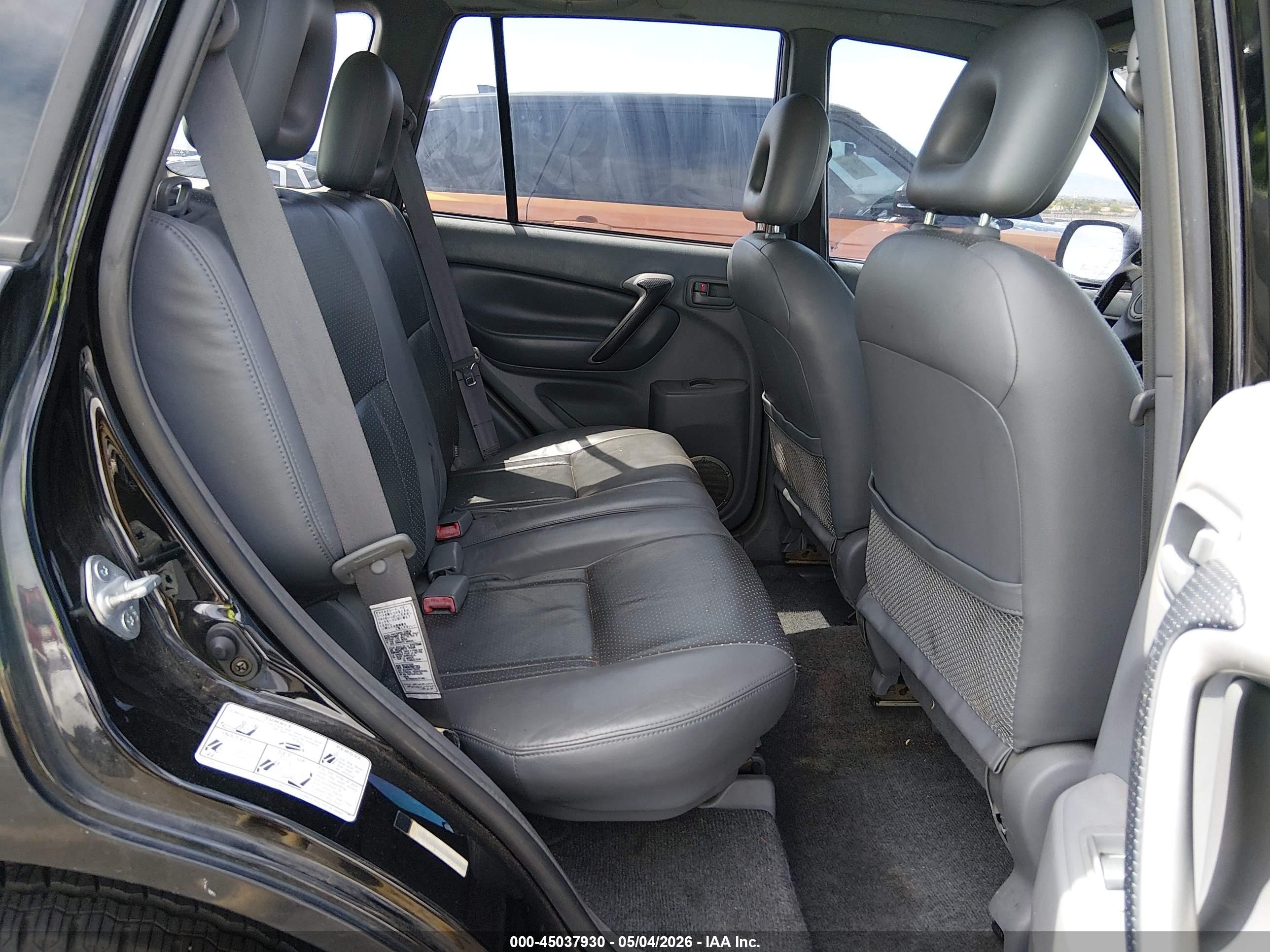 TOYOTA RAV4 image 8
