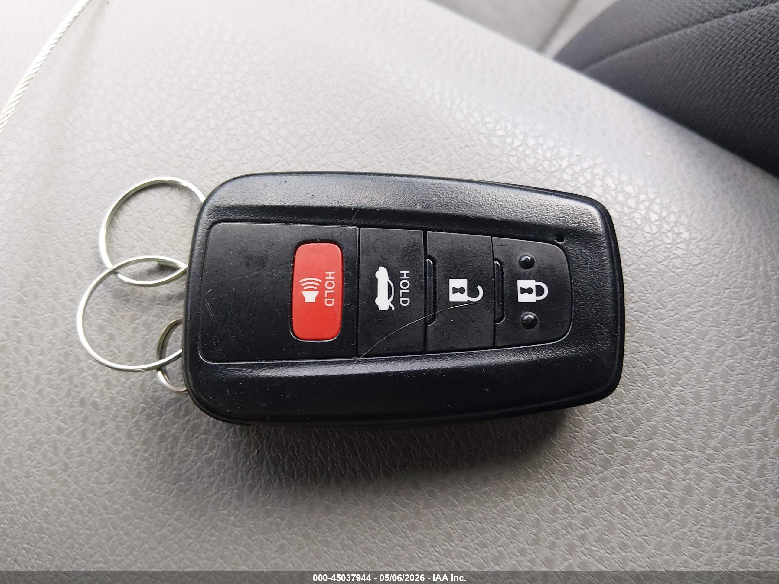 TOYOTA CAMRY image 11