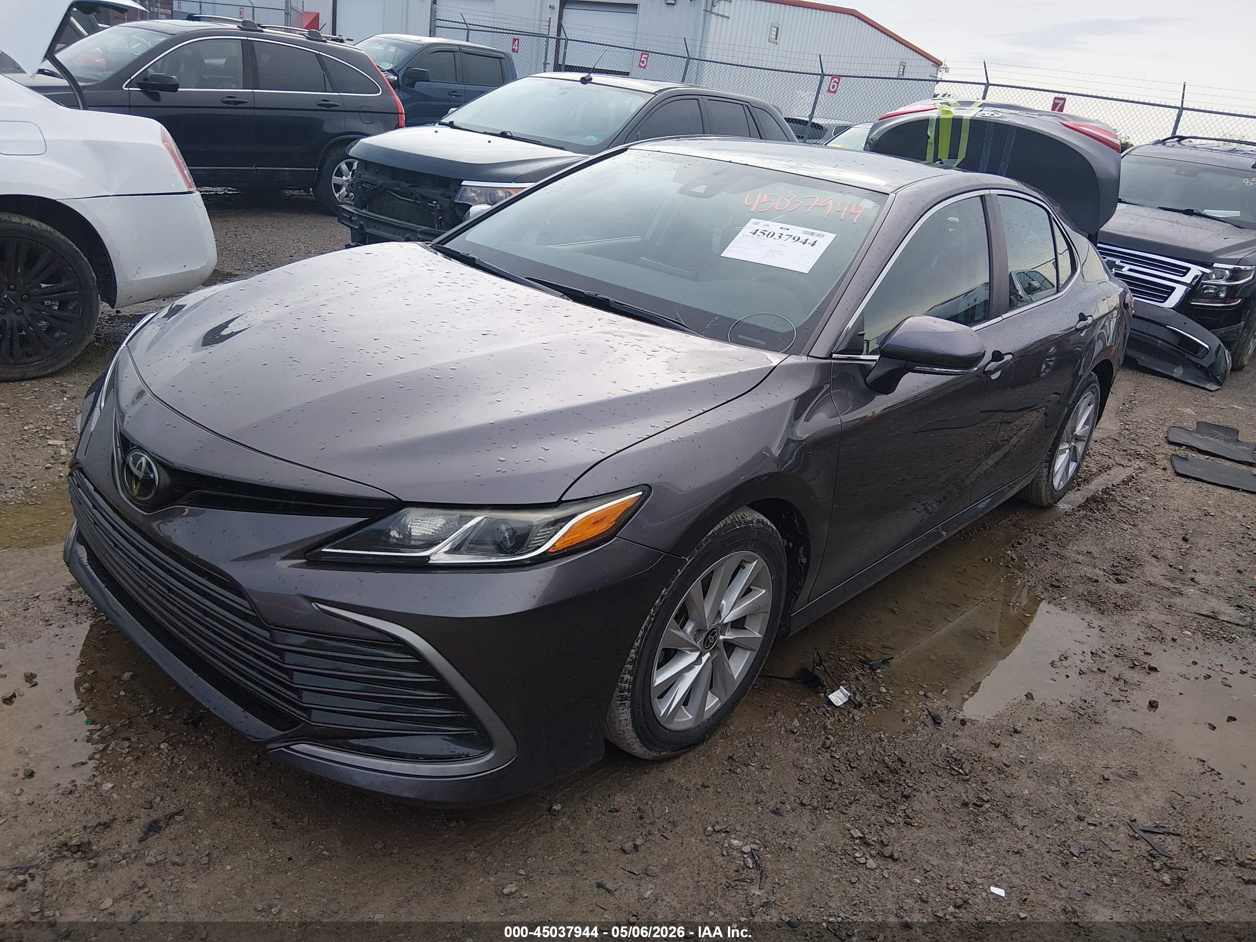 TOYOTA CAMRY image 2
