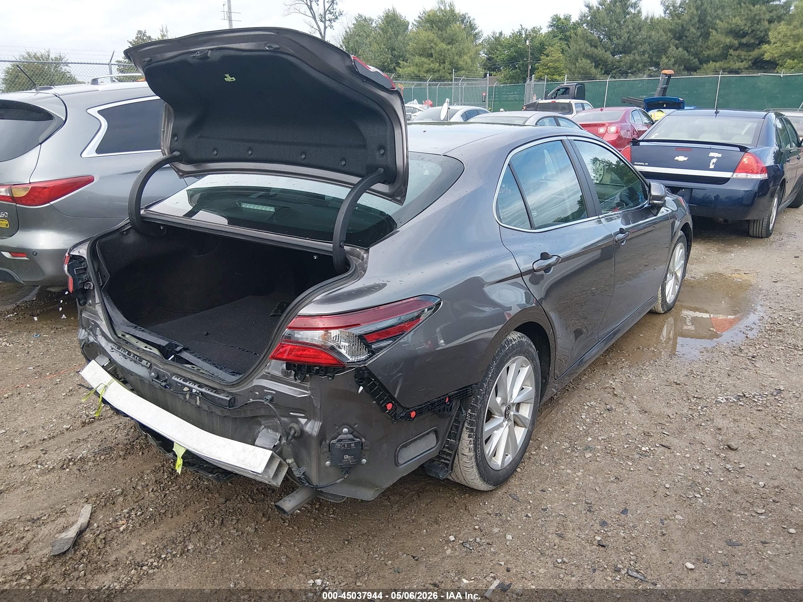 TOYOTA CAMRY image 4