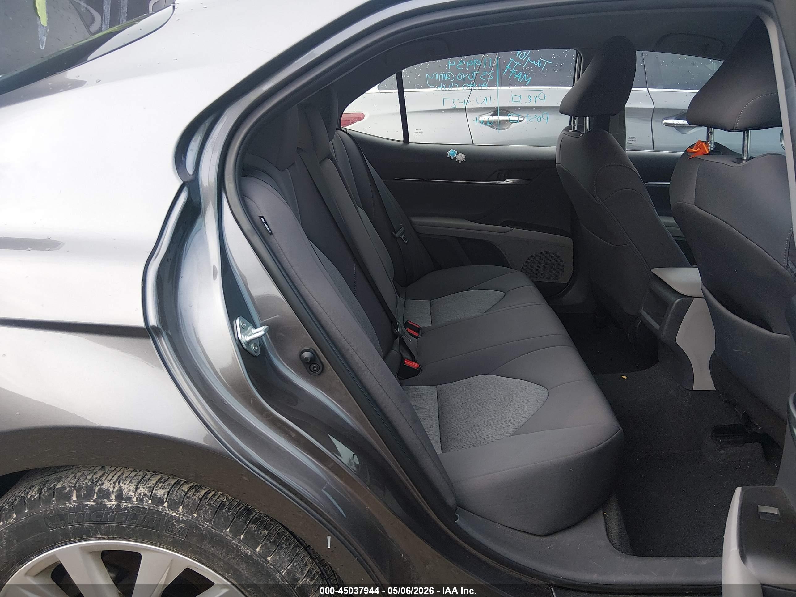 TOYOTA CAMRY image 8