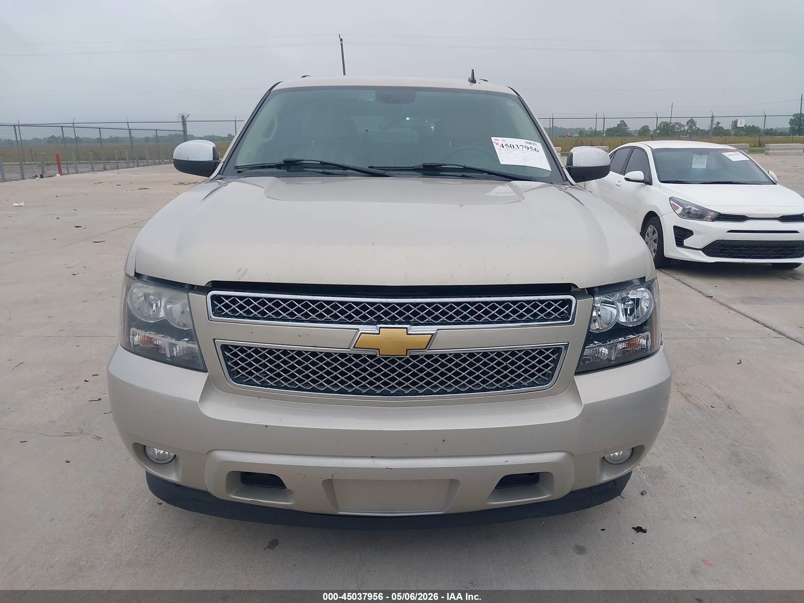 CHEVROLET TAHOE image 6