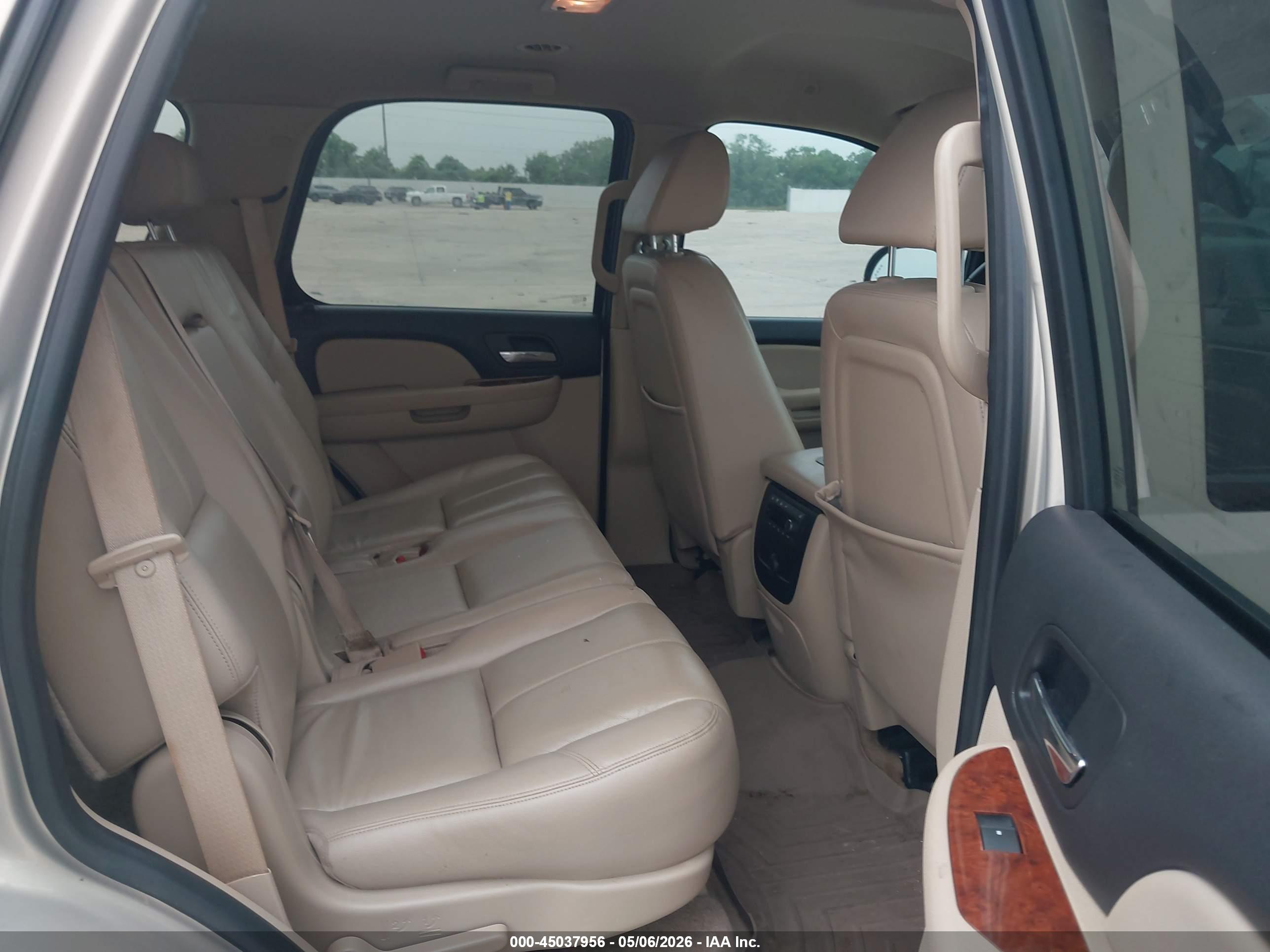 CHEVROLET TAHOE image 8