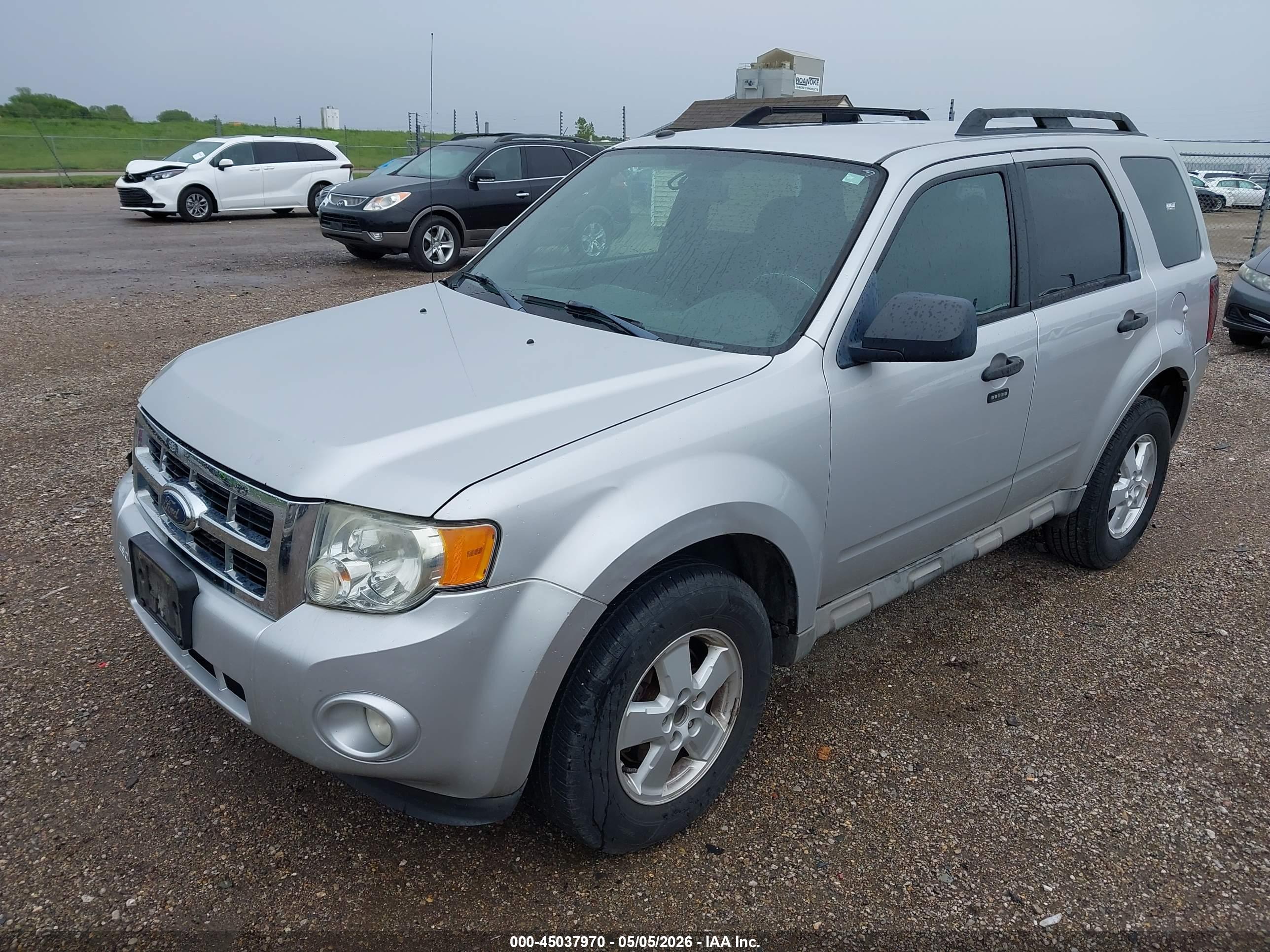 FORD ESCAPE image 2