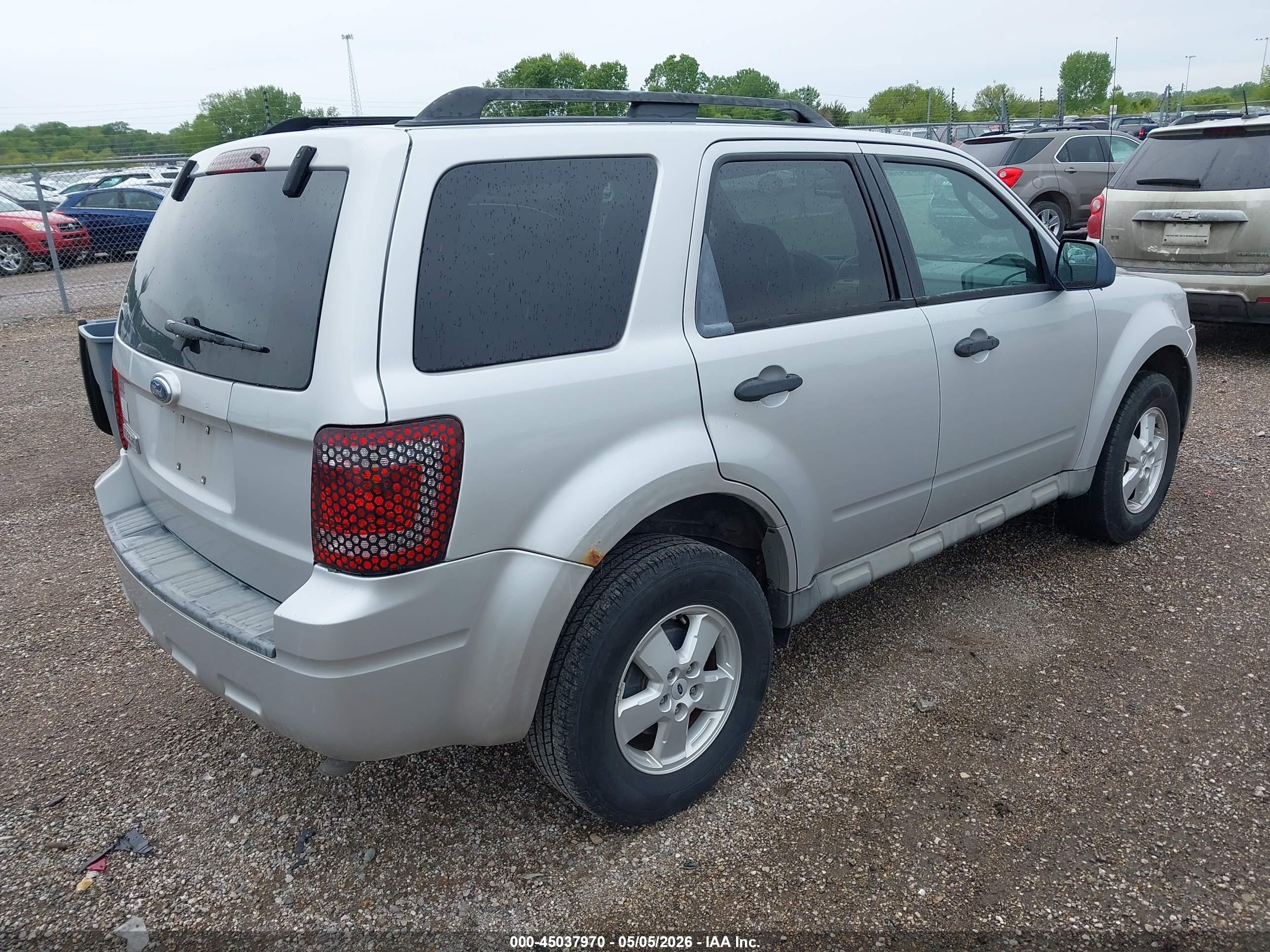 FORD ESCAPE image 4