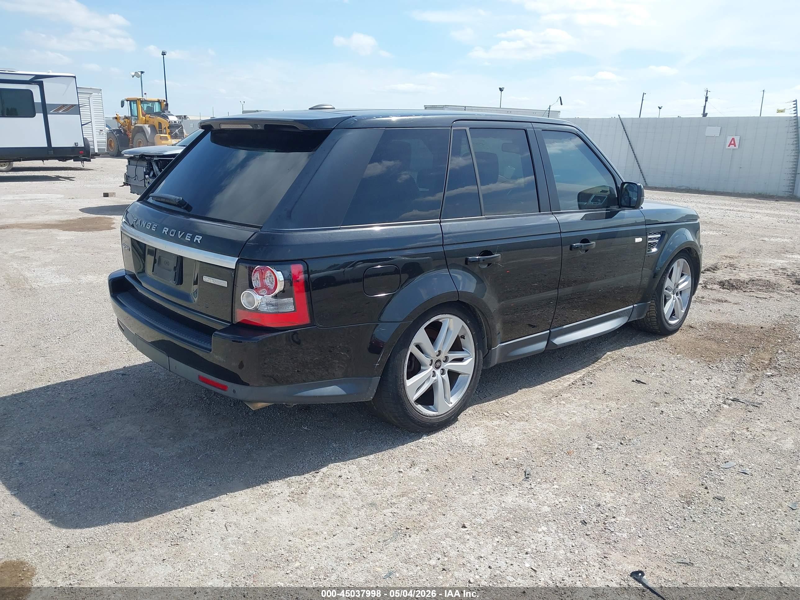 LAND ROVER image 4