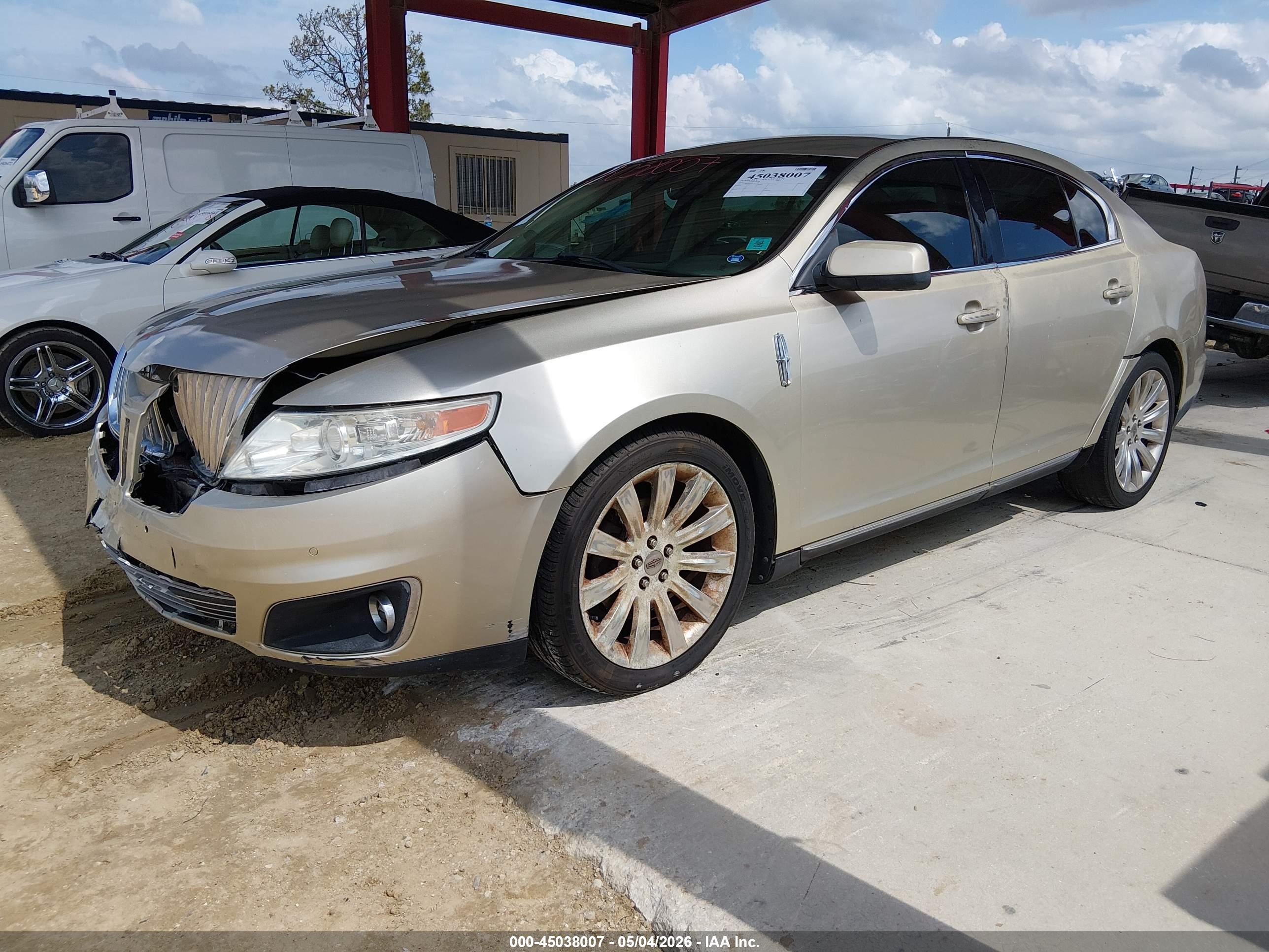 LINCOLN MKS image 2