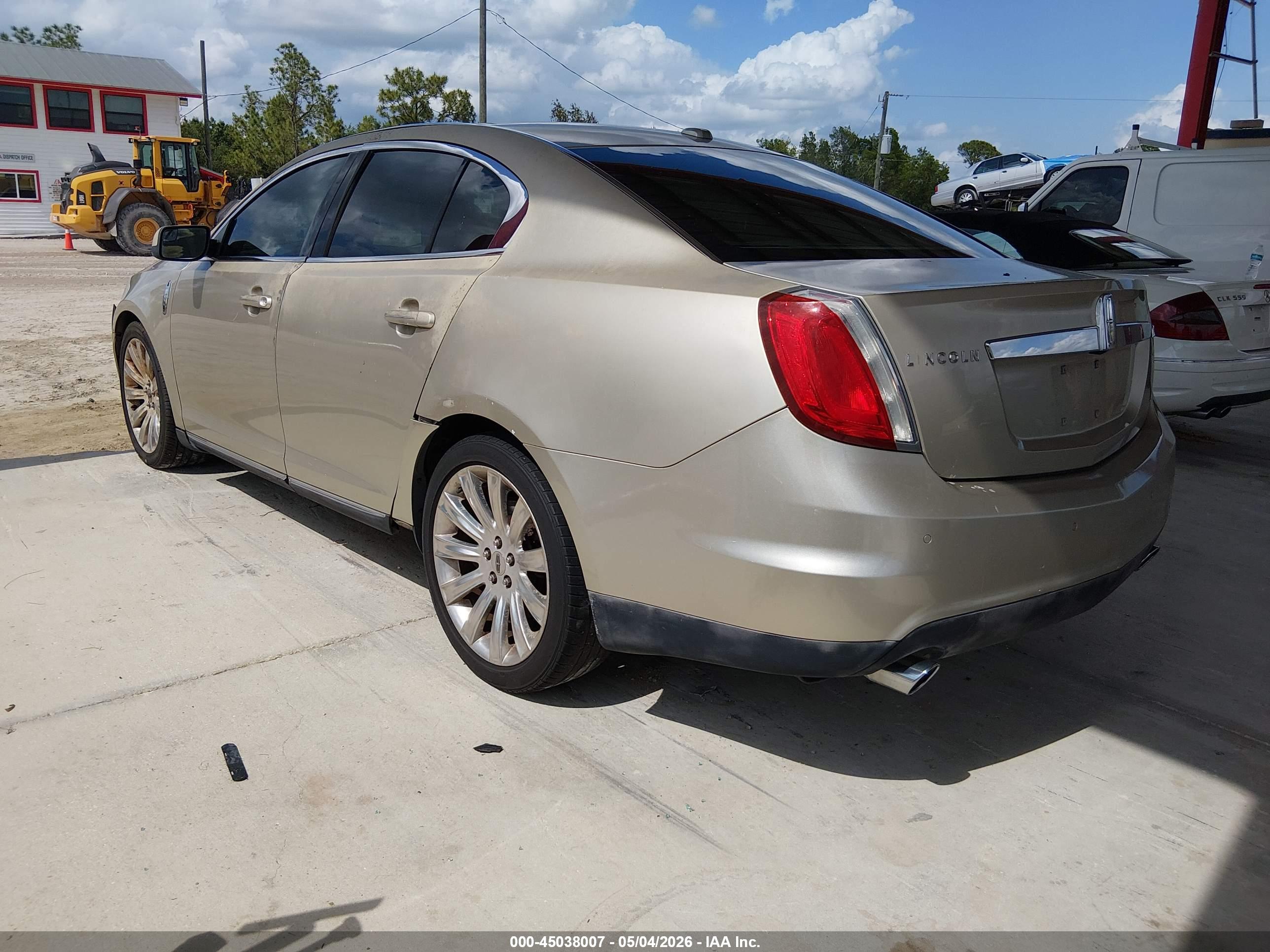 LINCOLN MKS image 3