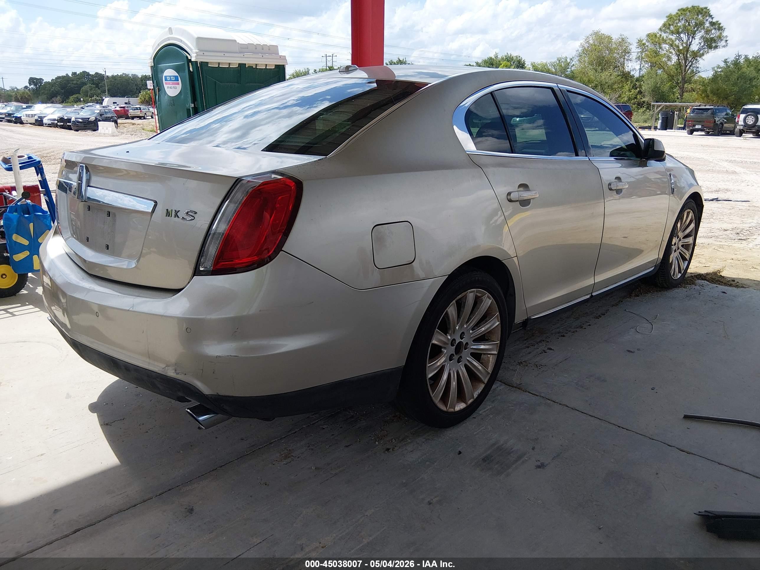 LINCOLN MKS image 4