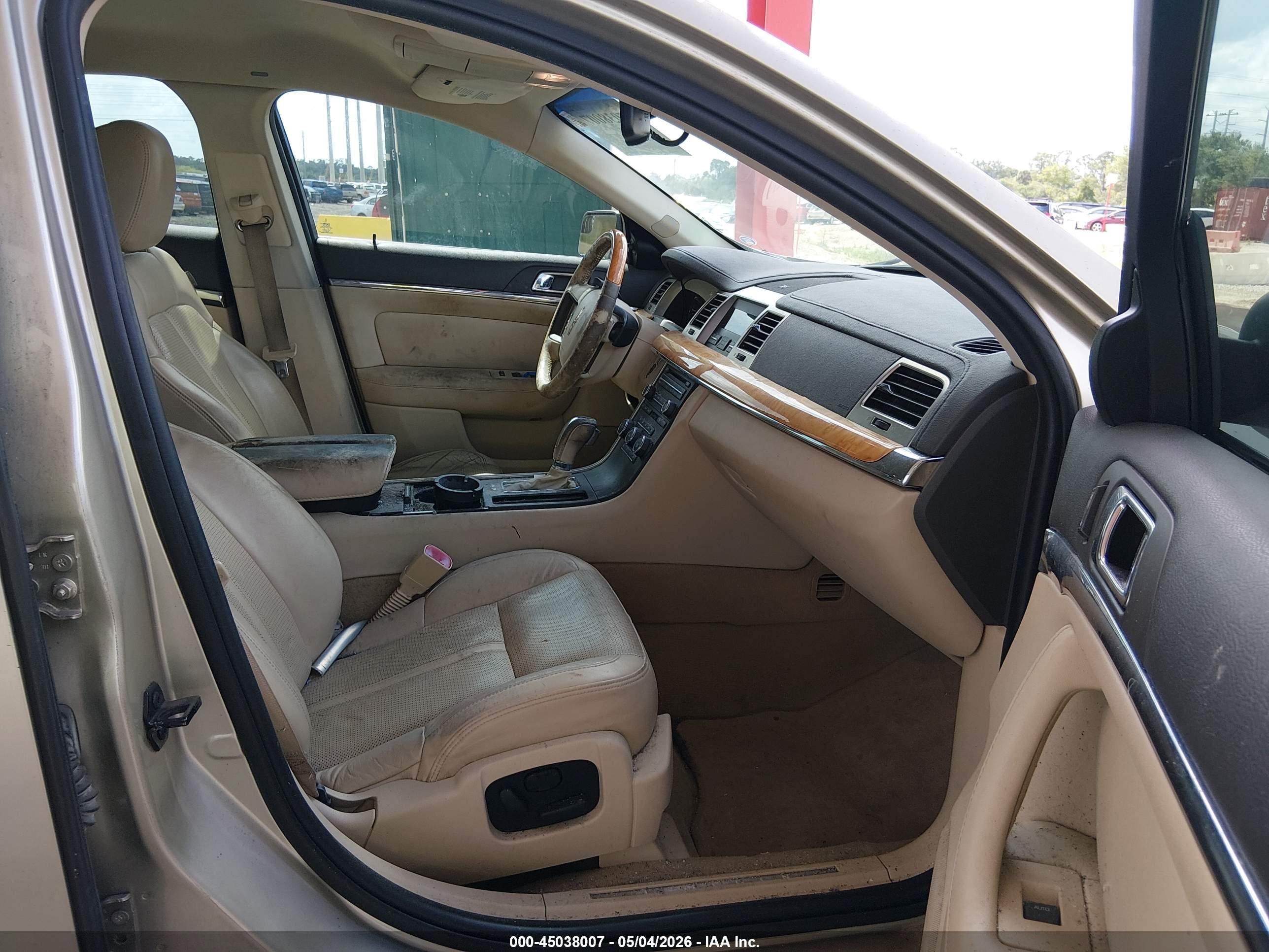 LINCOLN MKS image 5