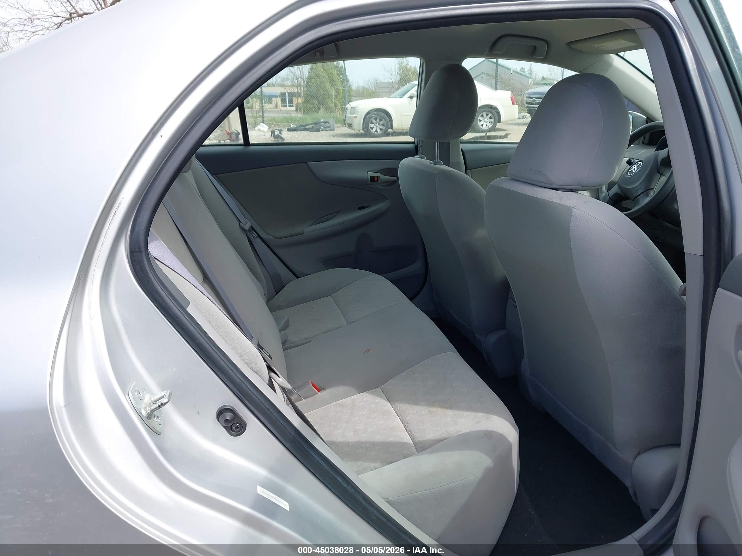 TOYOTA COROLLA image 8