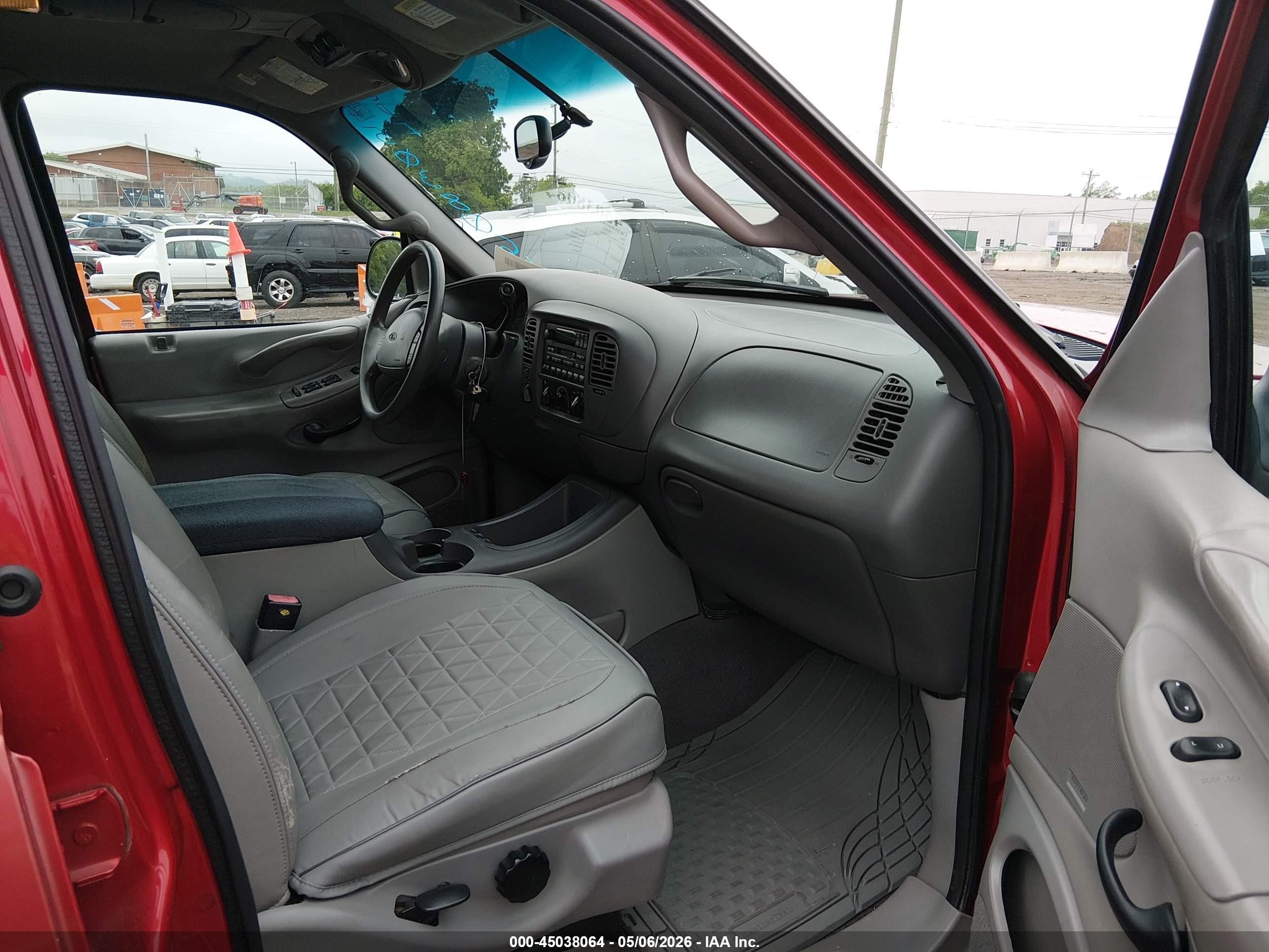 FORD EXPEDITION image 5