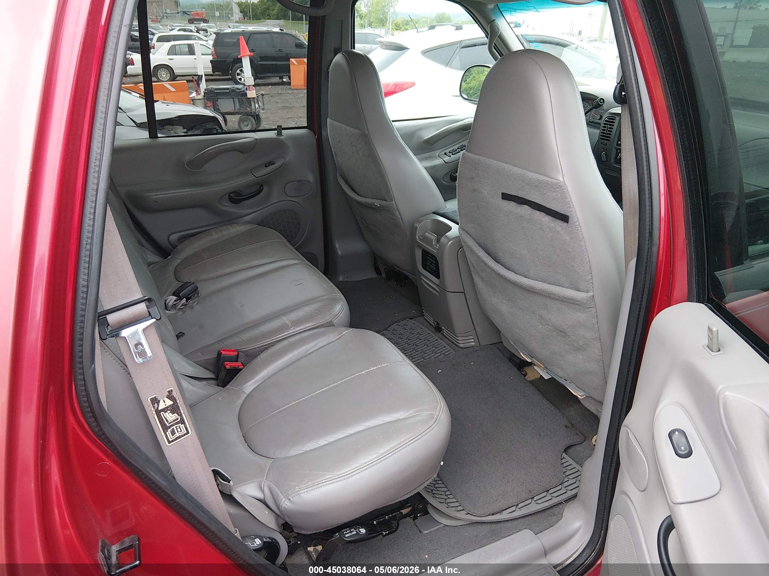 FORD EXPEDITION image 8