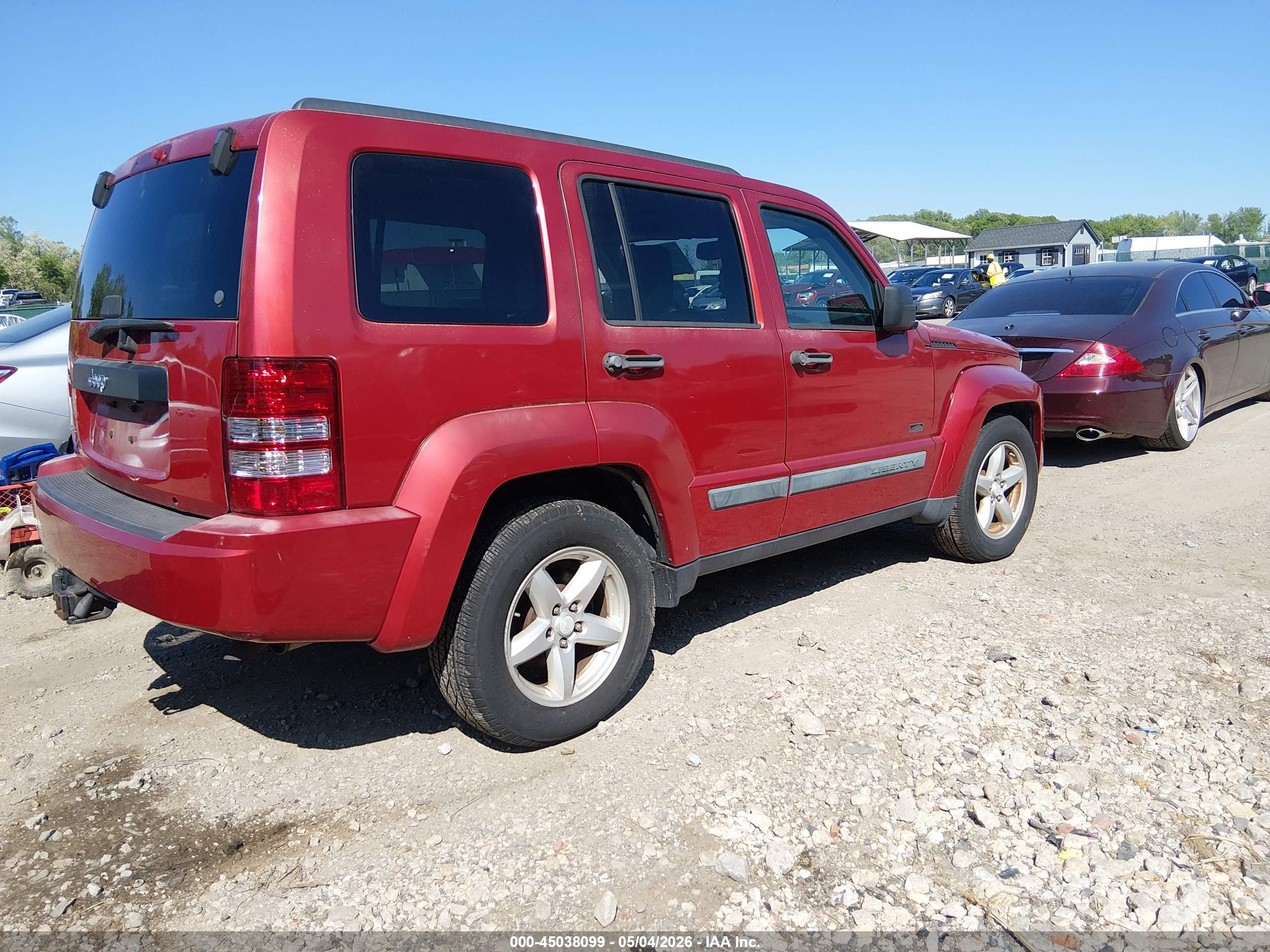 JEEP LIBERTY image 4