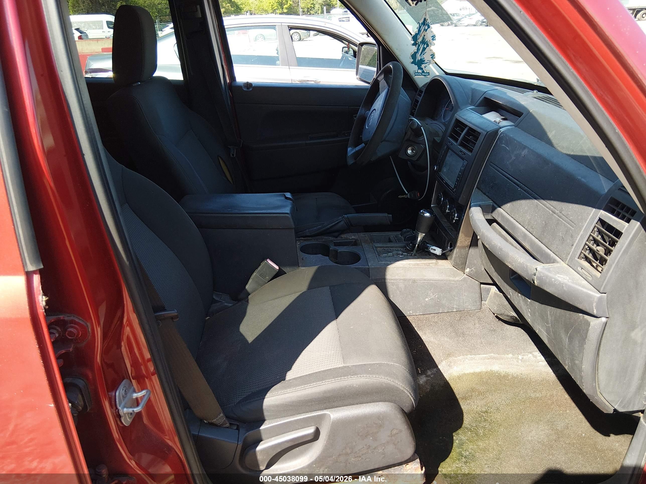 JEEP LIBERTY image 5