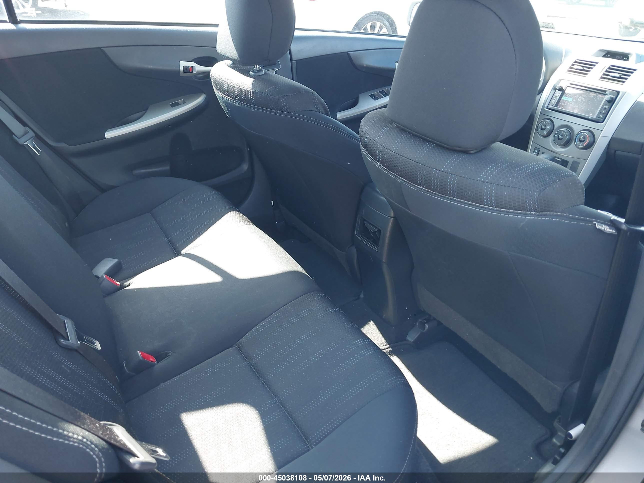 TOYOTA COROLLA image 8