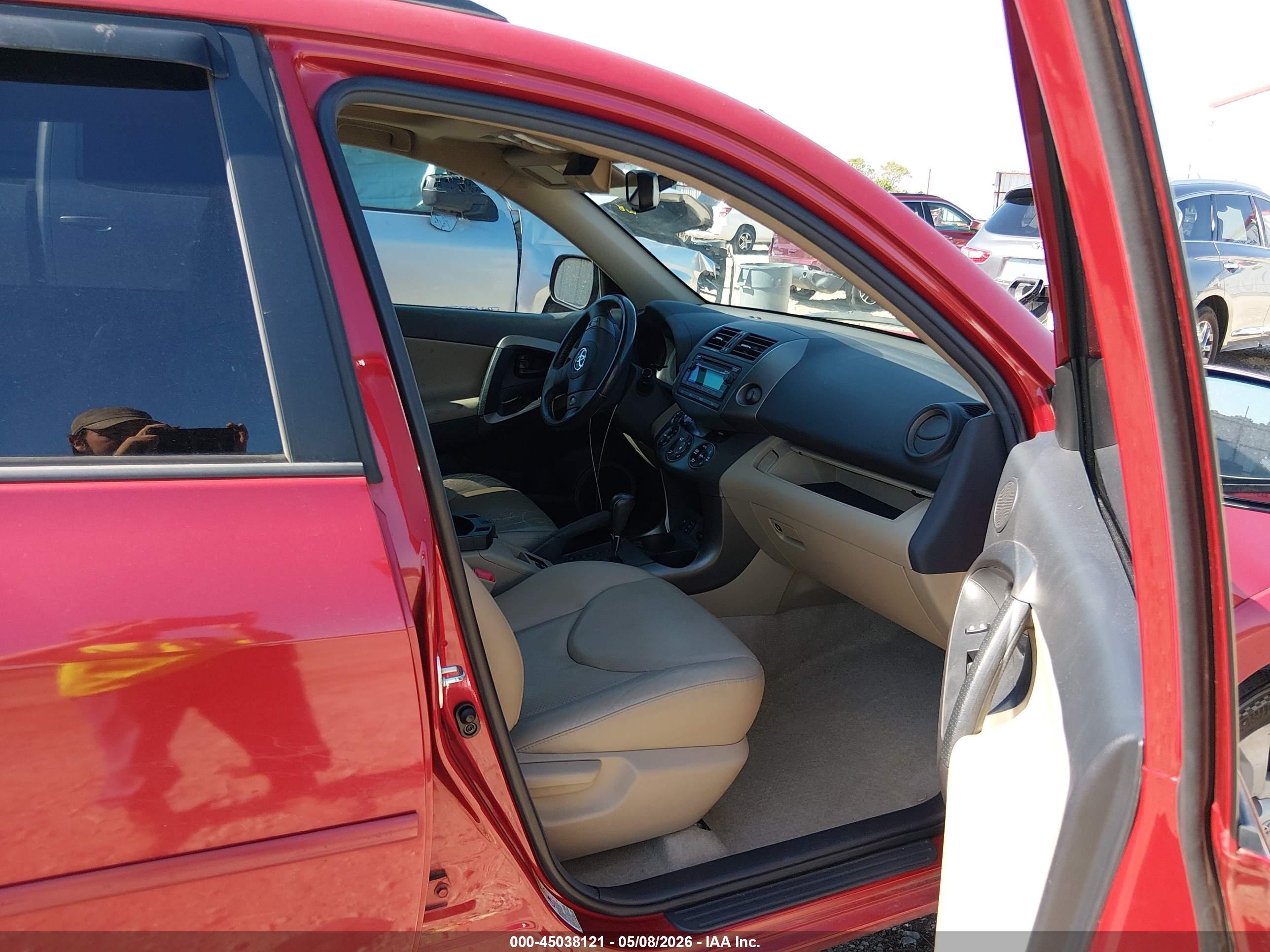 TOYOTA RAV4 image 5