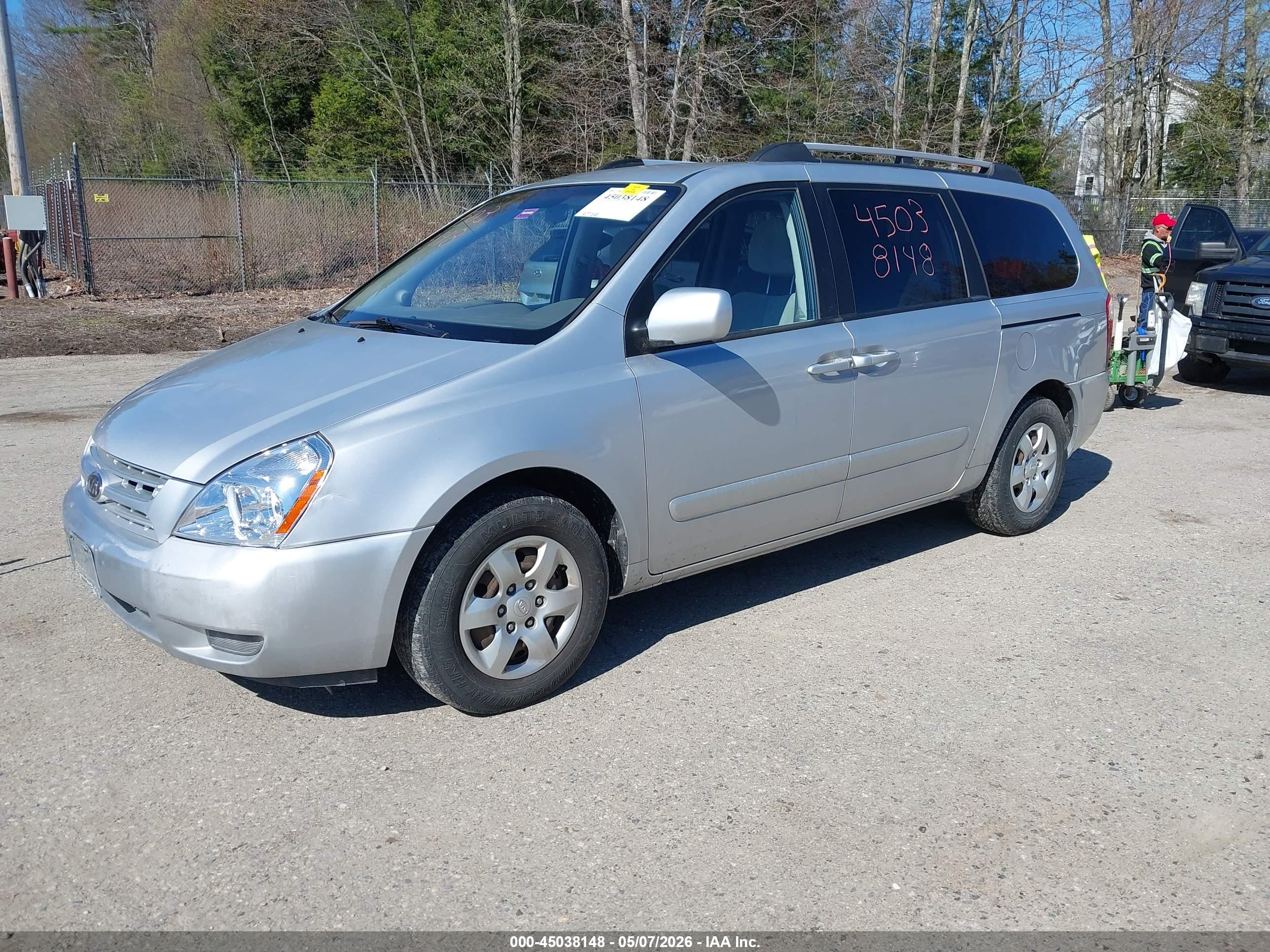 KIA SEDONA image 2