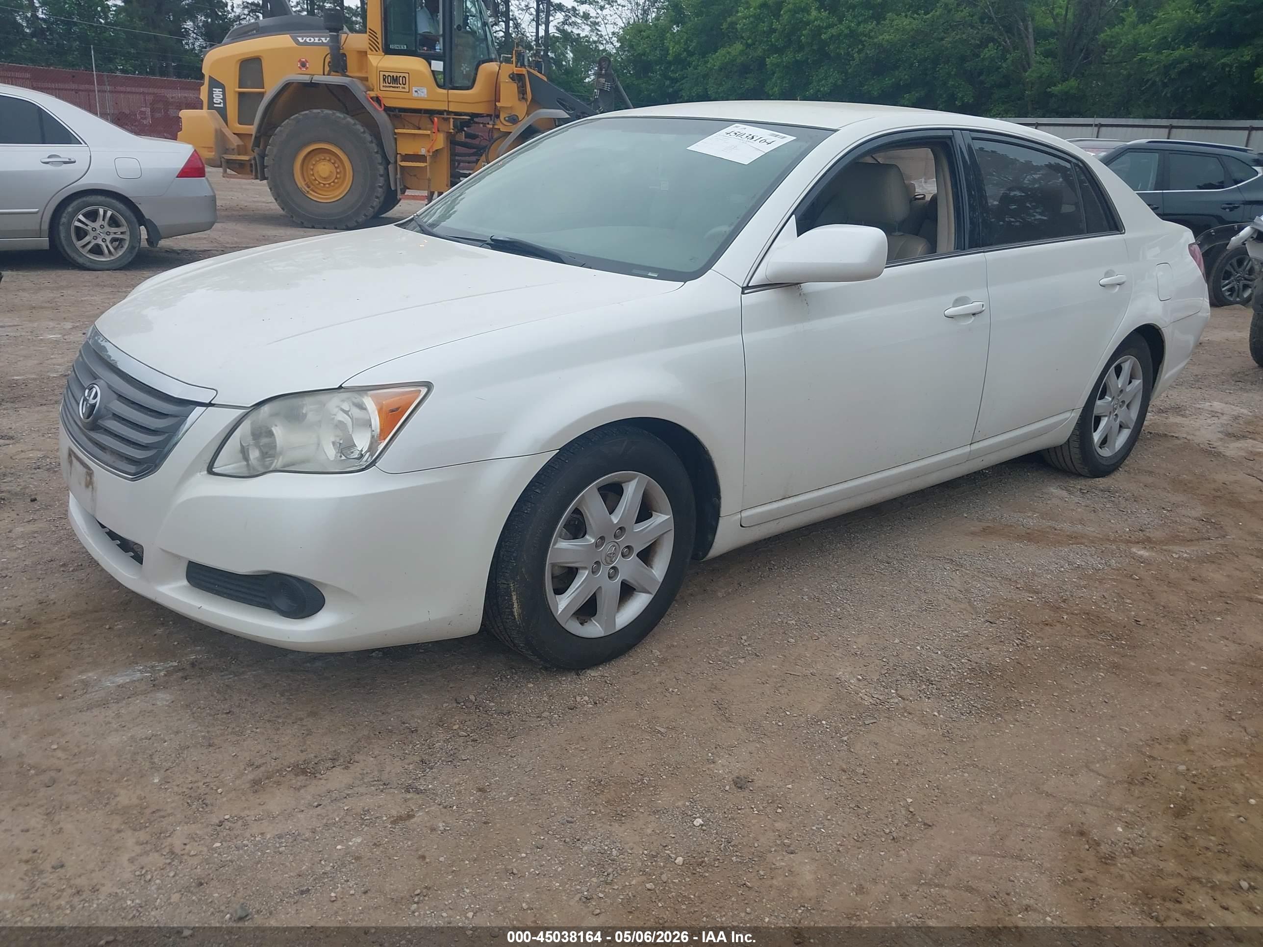 TOYOTA AVALON image 2