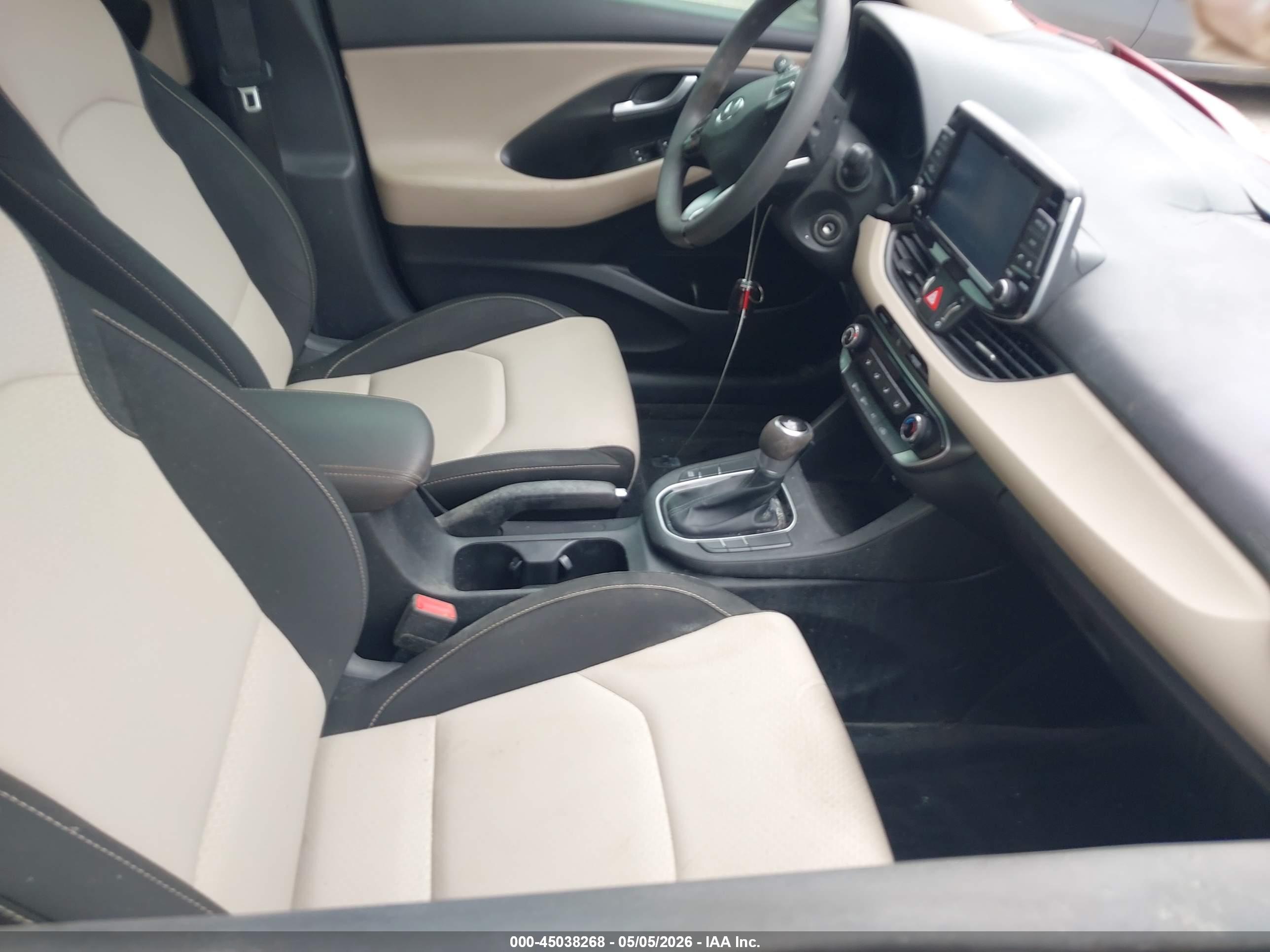 HYUNDAI ELANTRA image 5