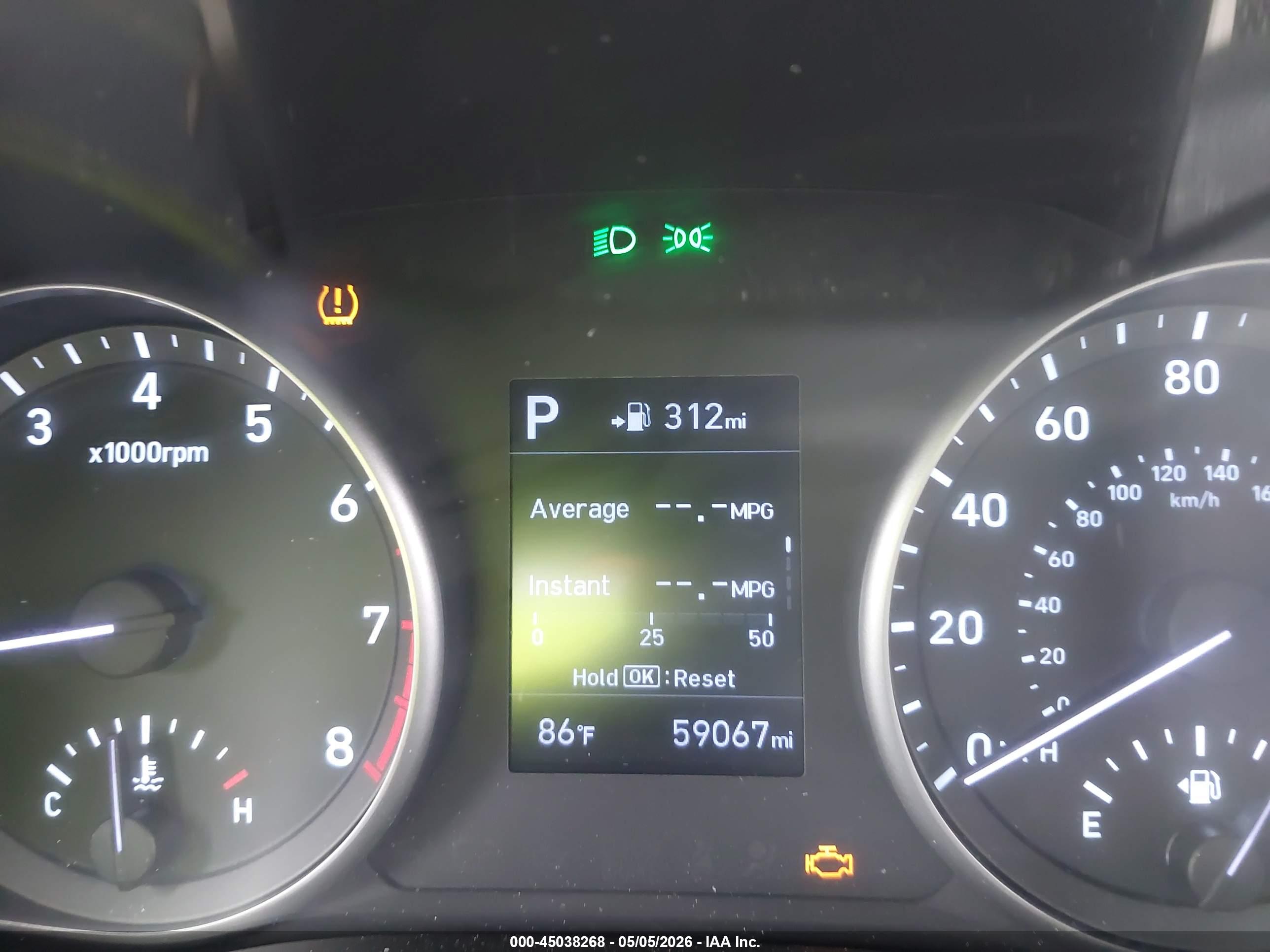 HYUNDAI ELANTRA image 7