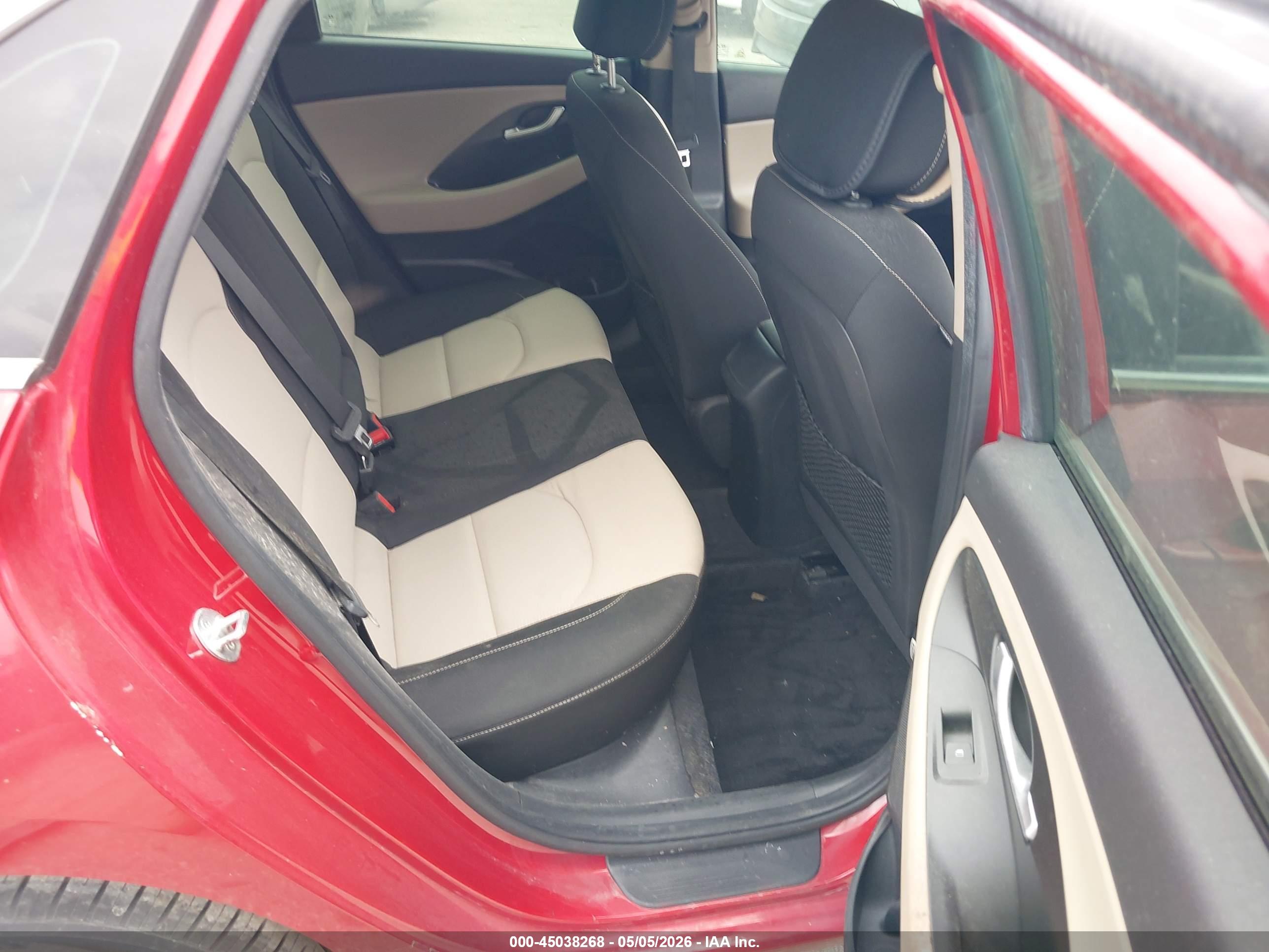 HYUNDAI ELANTRA image 8