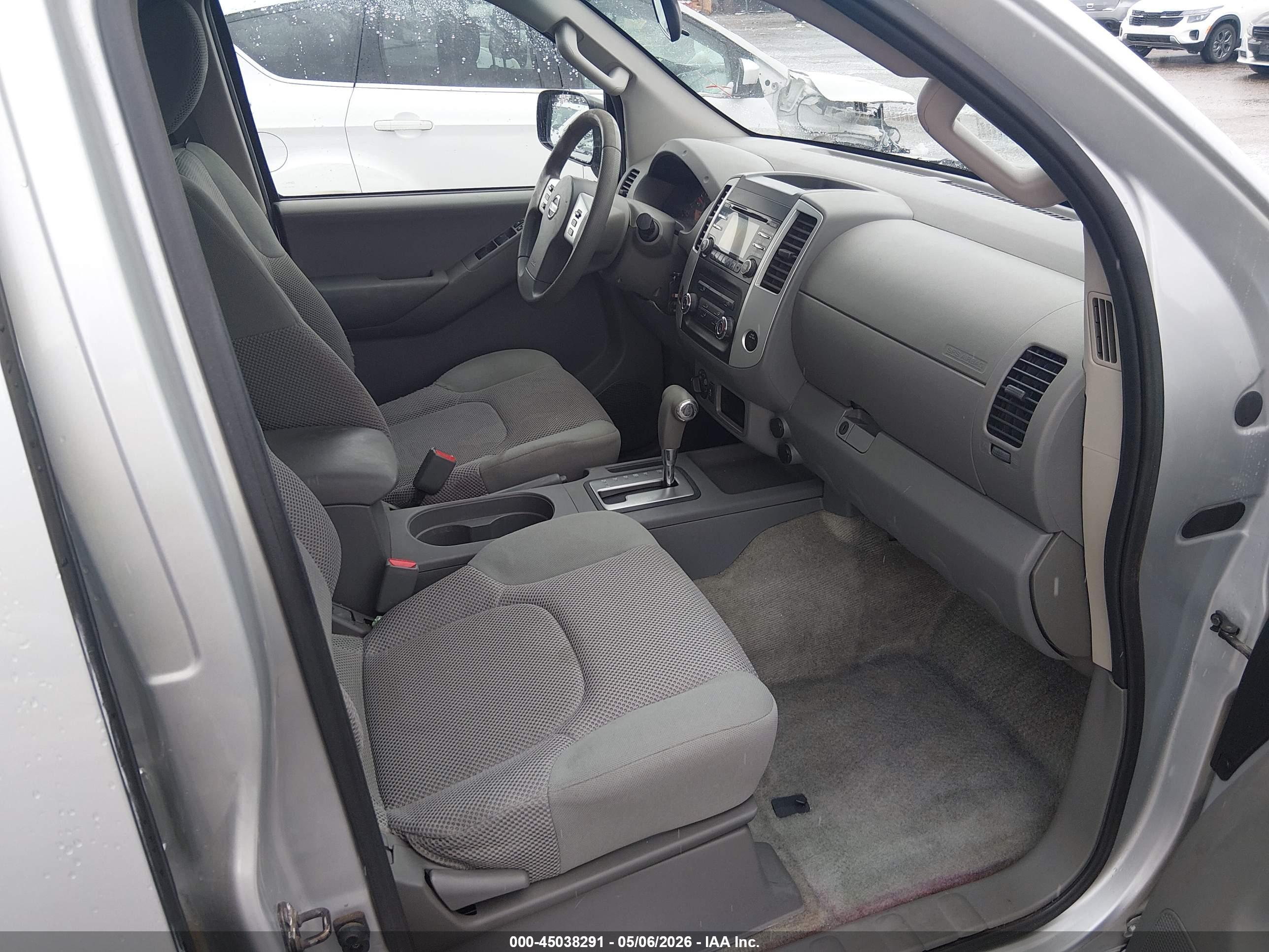 NISSAN FRONTIER image 5