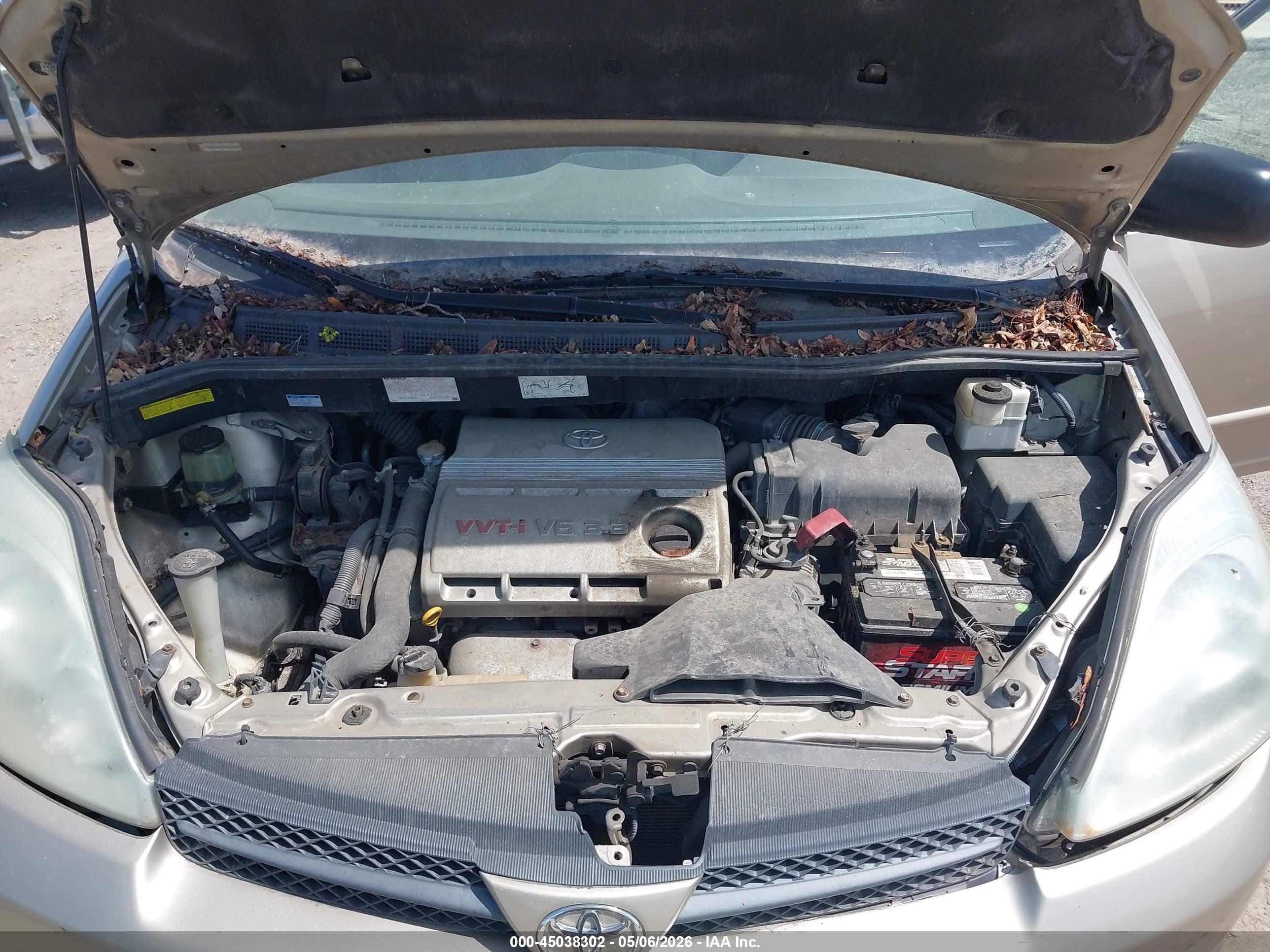 TOYOTA SIENNA image 10