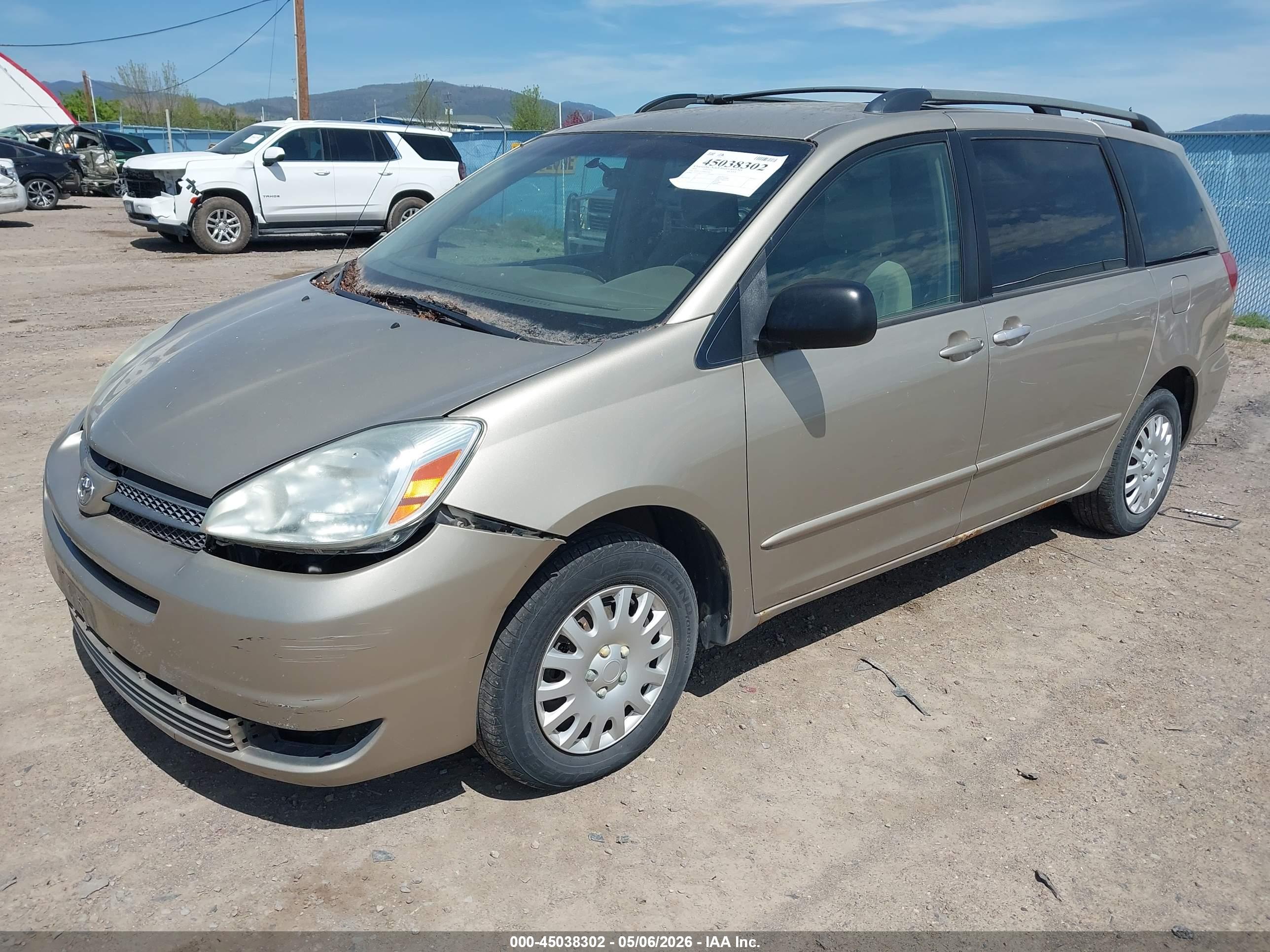 TOYOTA SIENNA image 2