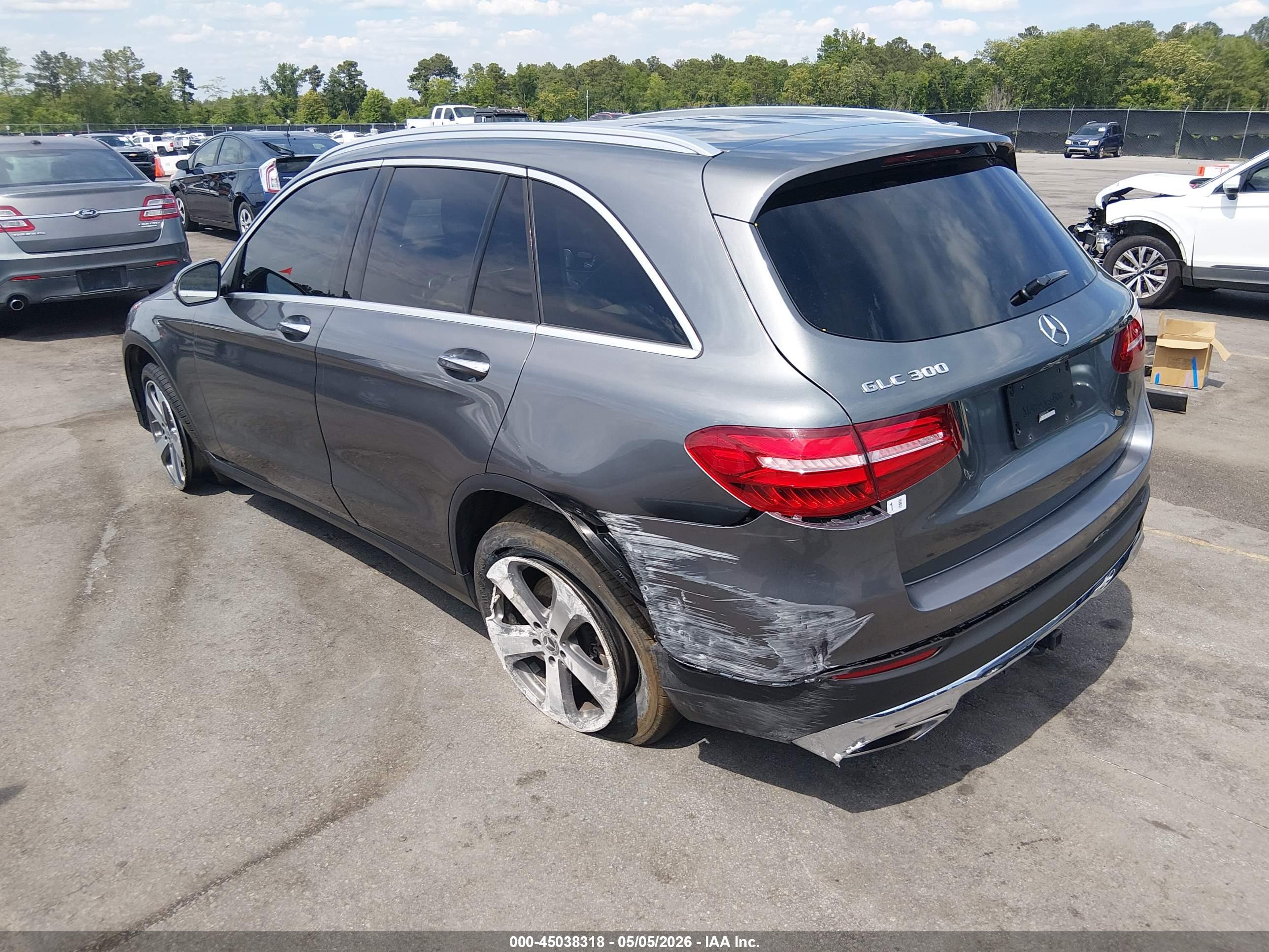 MERCEDES-BENZ GLC image 3