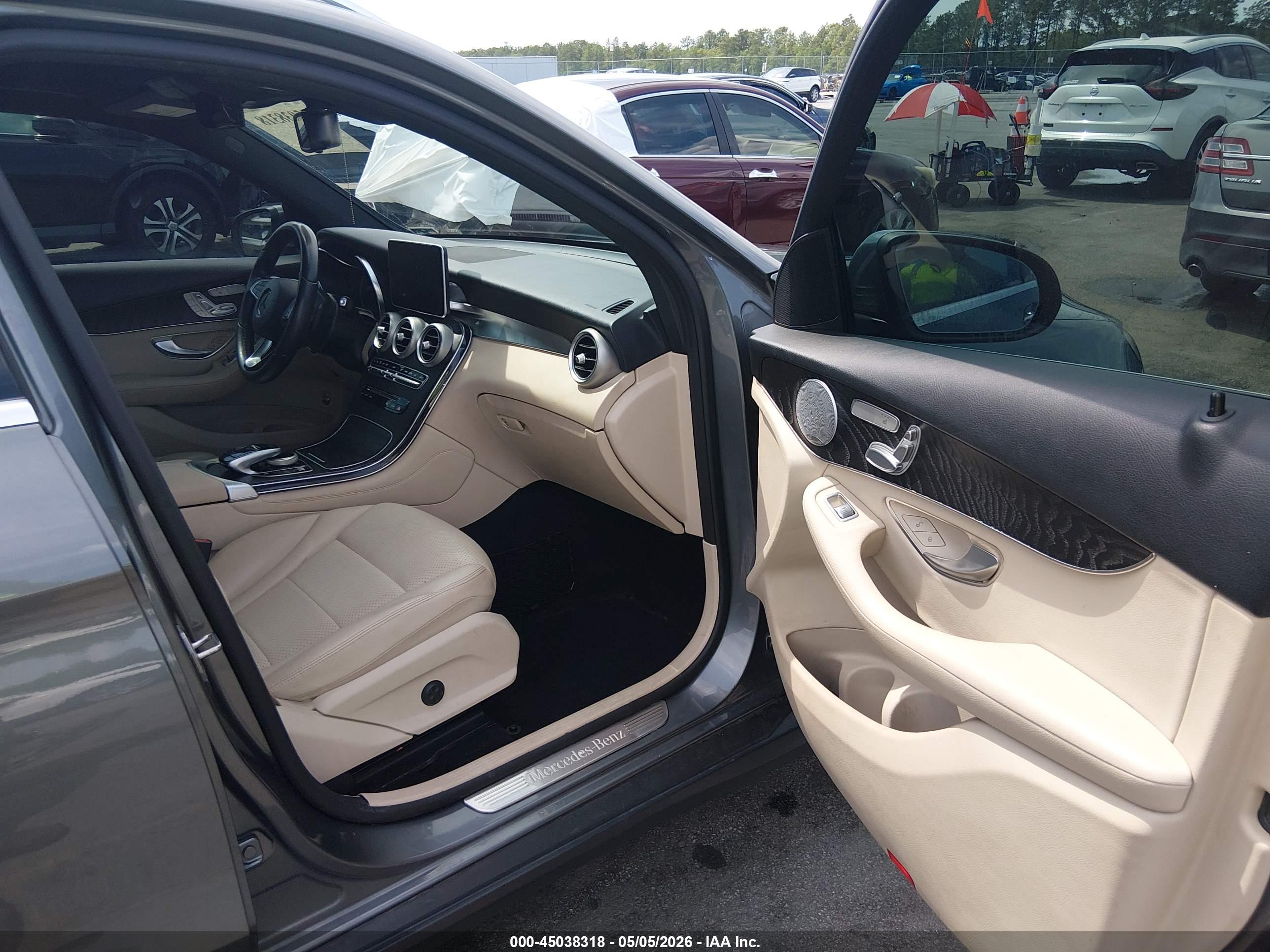 MERCEDES-BENZ GLC image 5