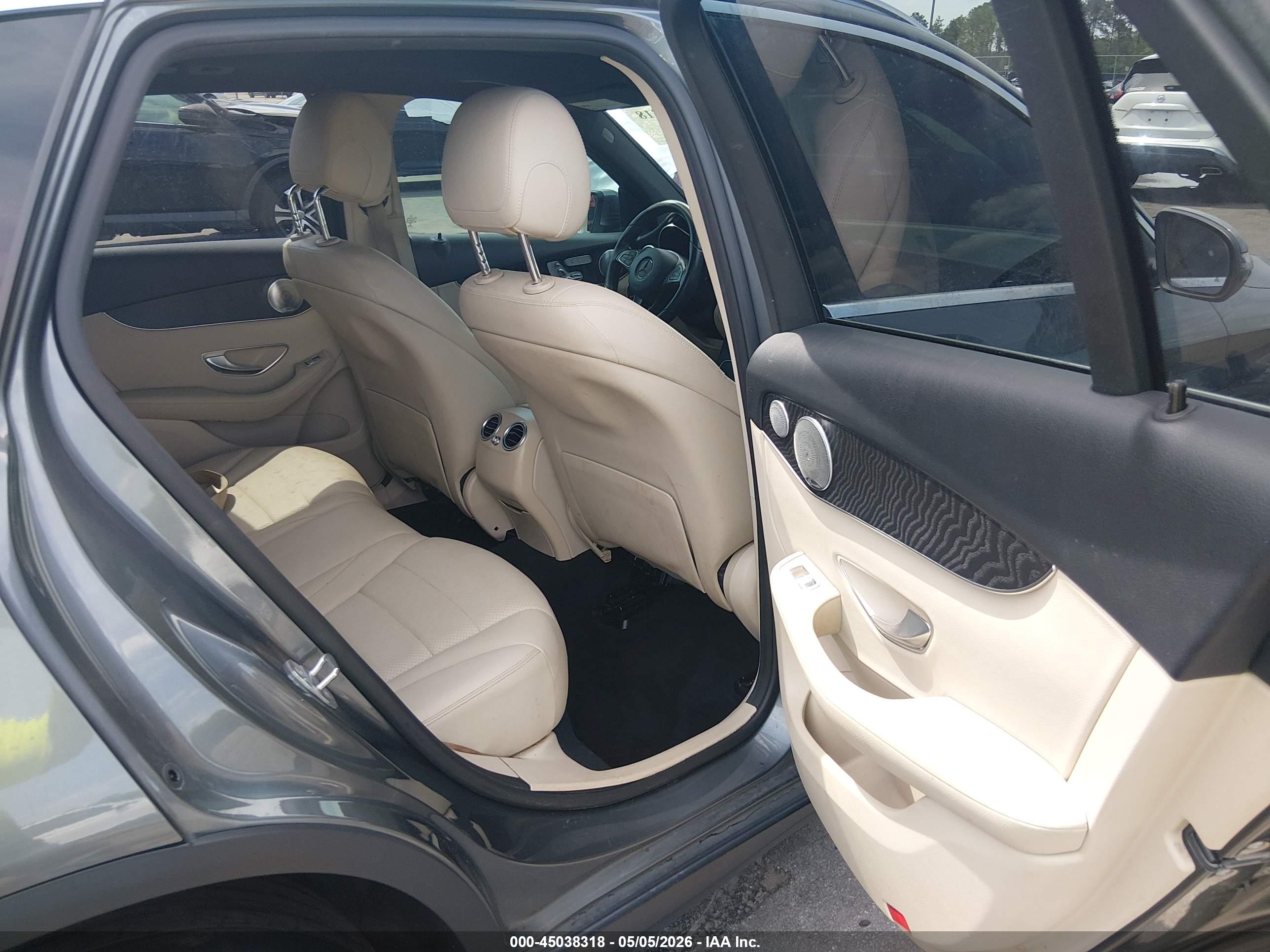 MERCEDES-BENZ GLC image 8
