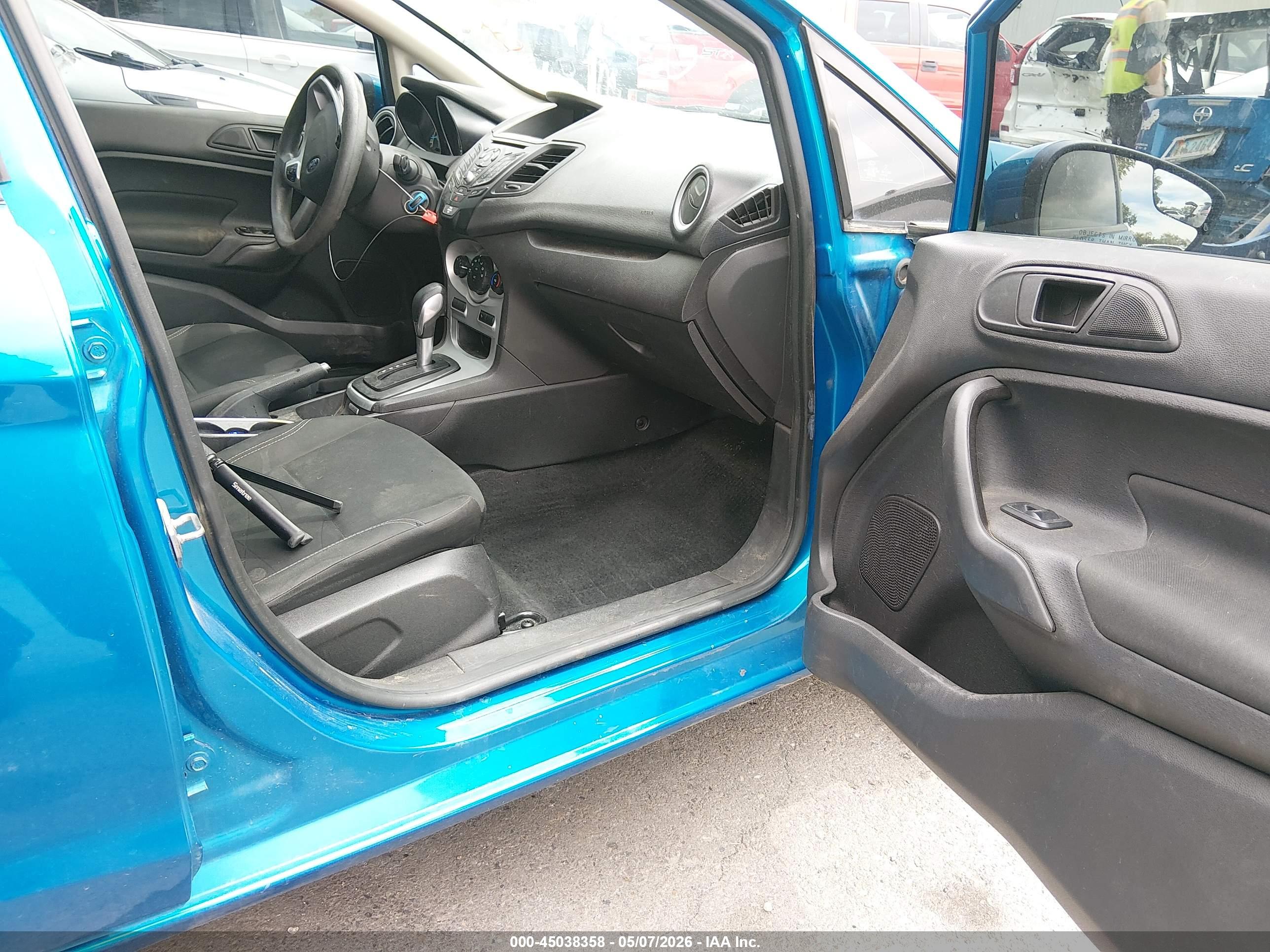 FORD FIESTA image 5