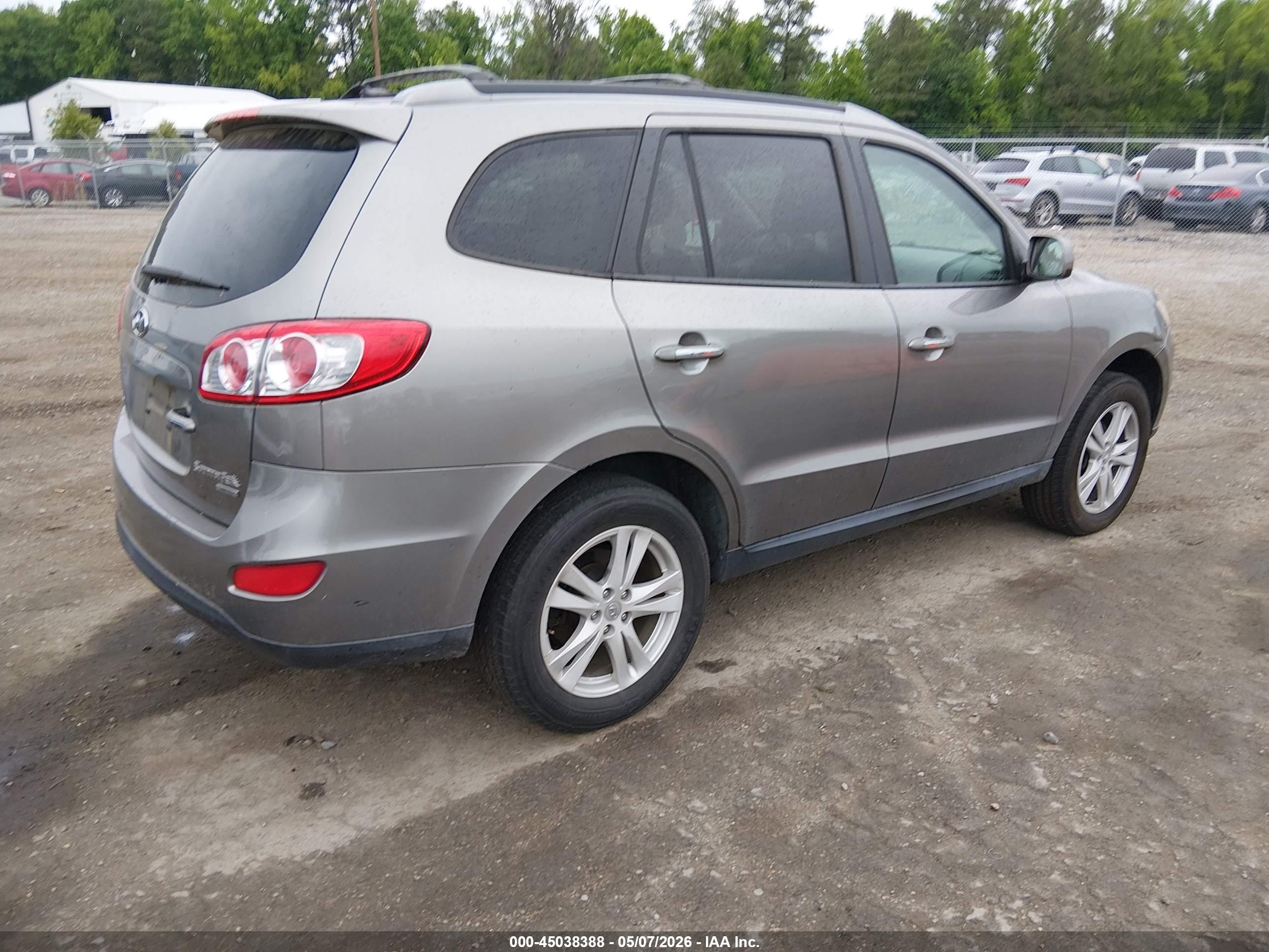 HYUNDAI SANTA image 4