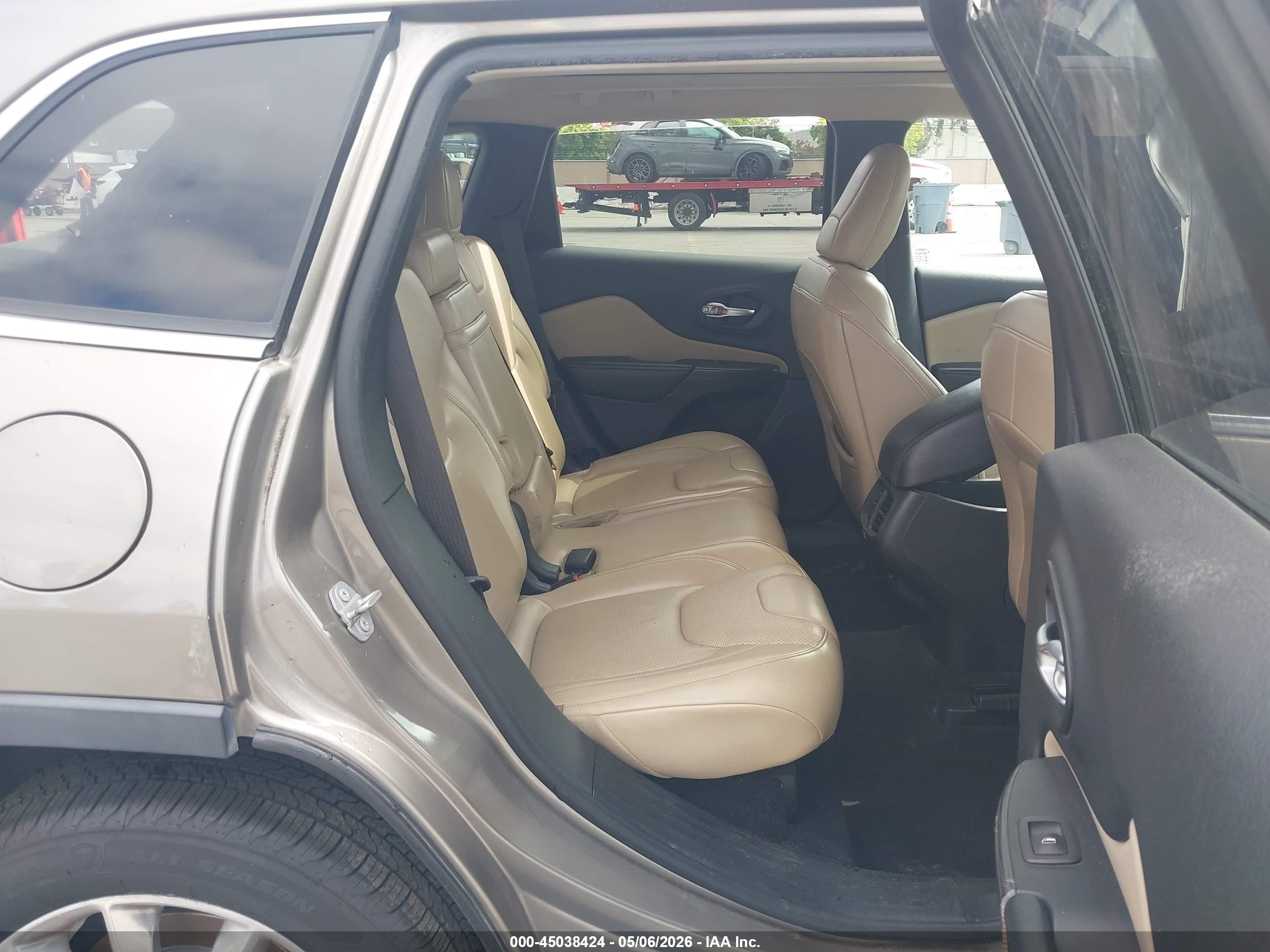 JEEP CHEROKEE image 8