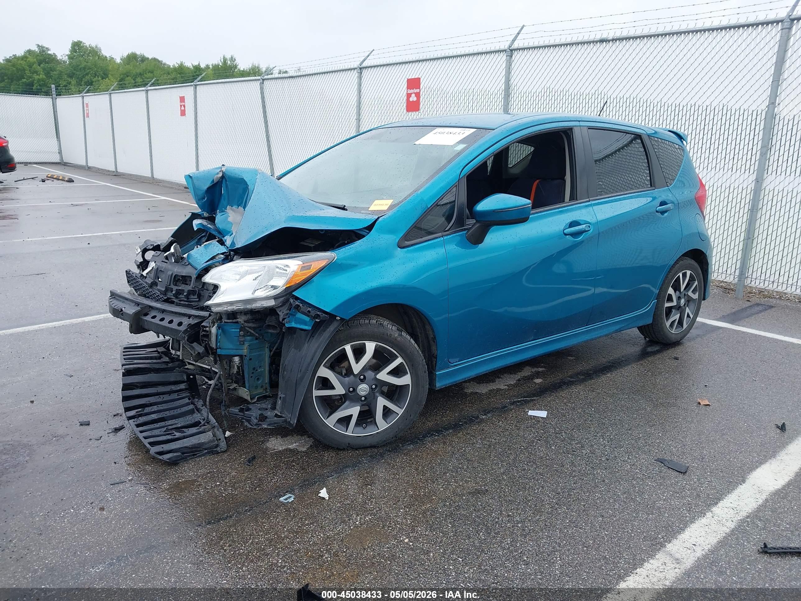 NISSAN VERSA image 2