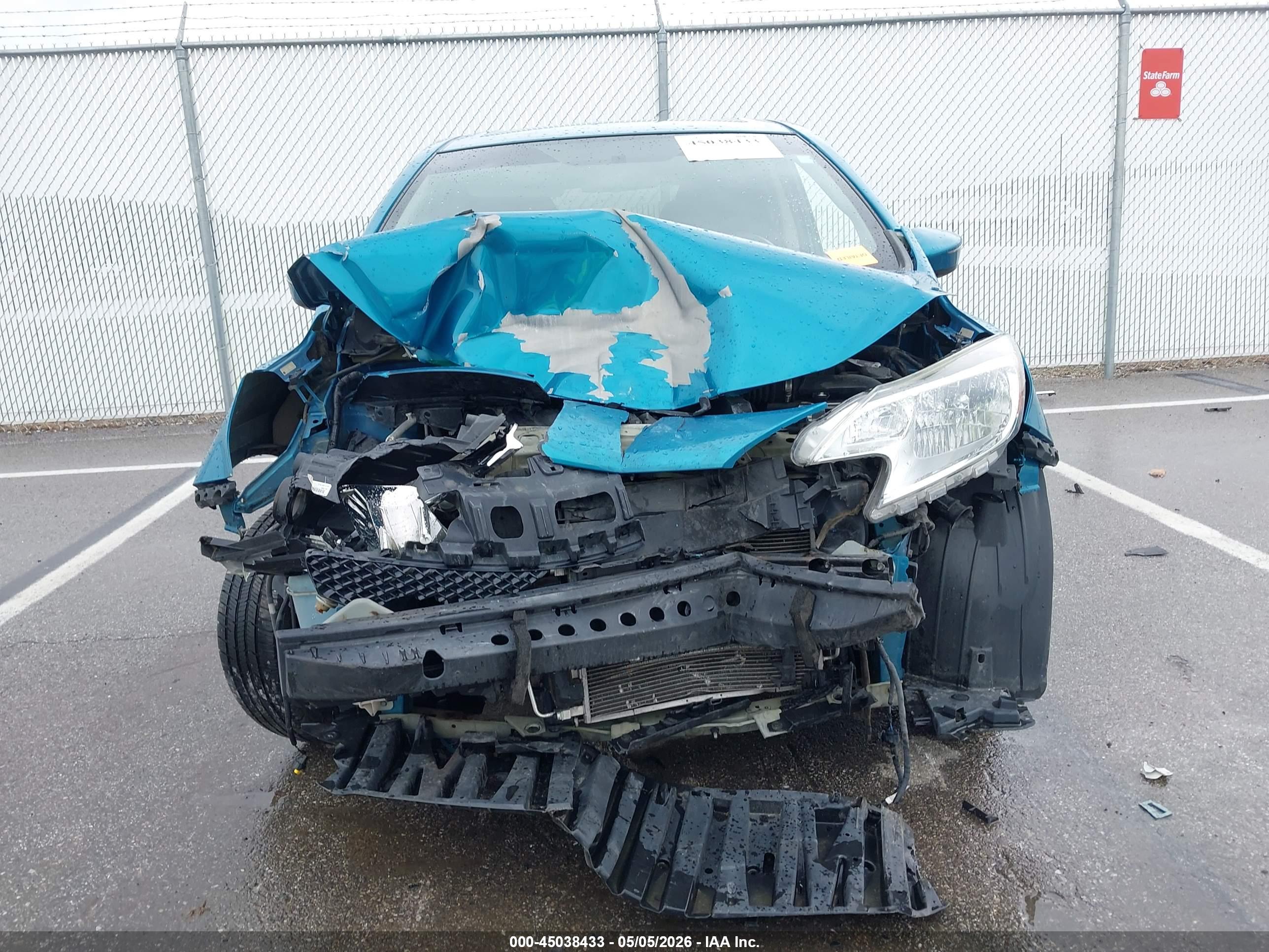 NISSAN VERSA image 6