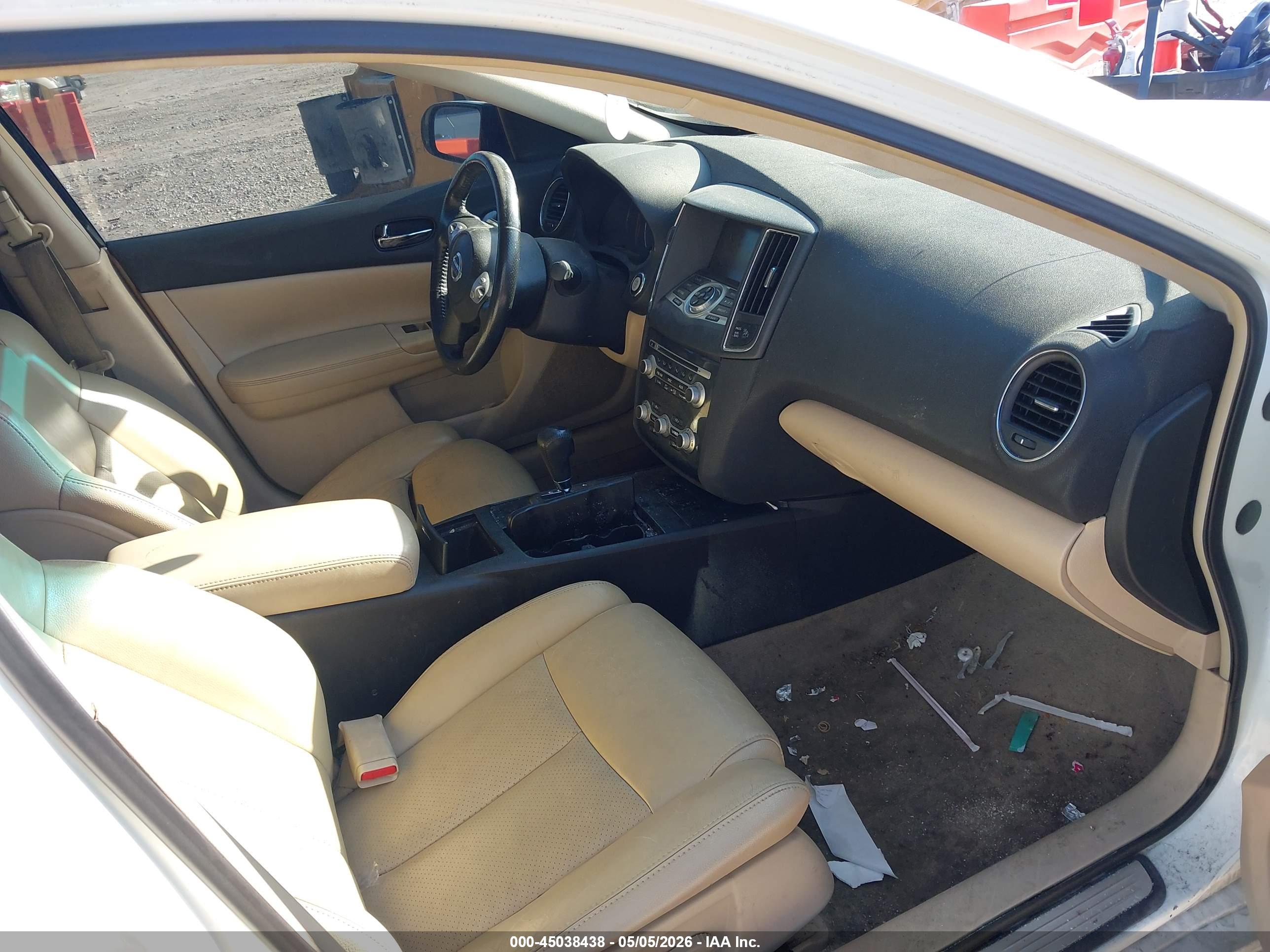 NISSAN MAXIMA image 5