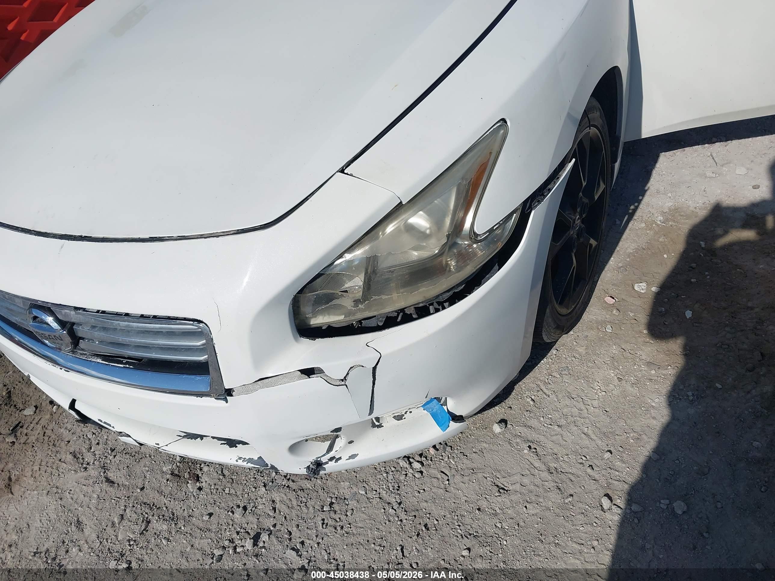 NISSAN MAXIMA image 6