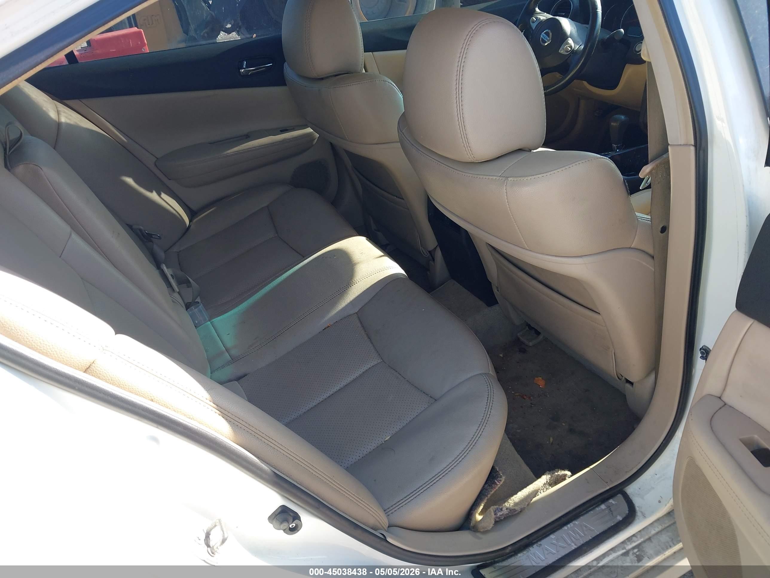 NISSAN MAXIMA image 8
