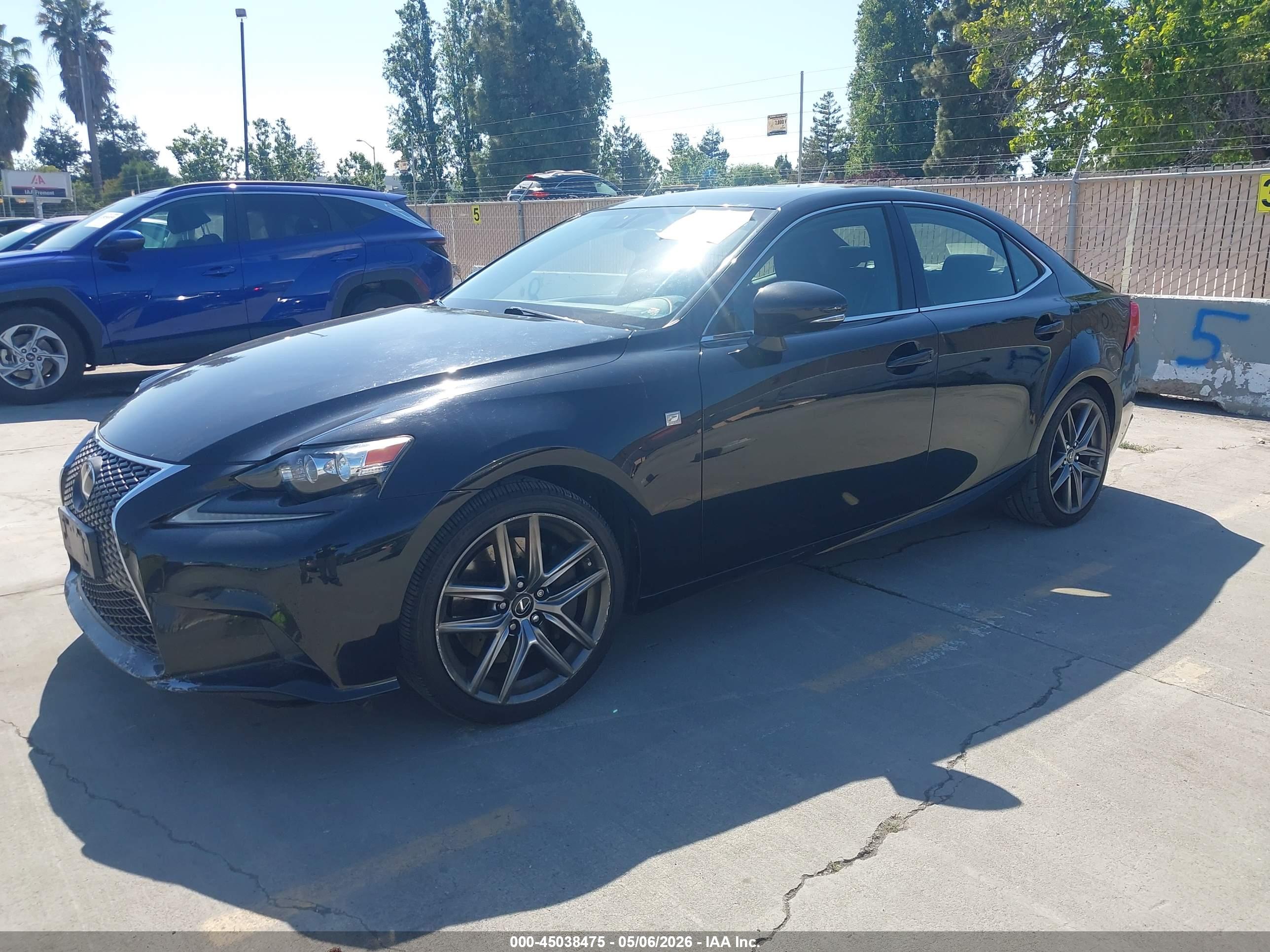 LEXUS IS image 2