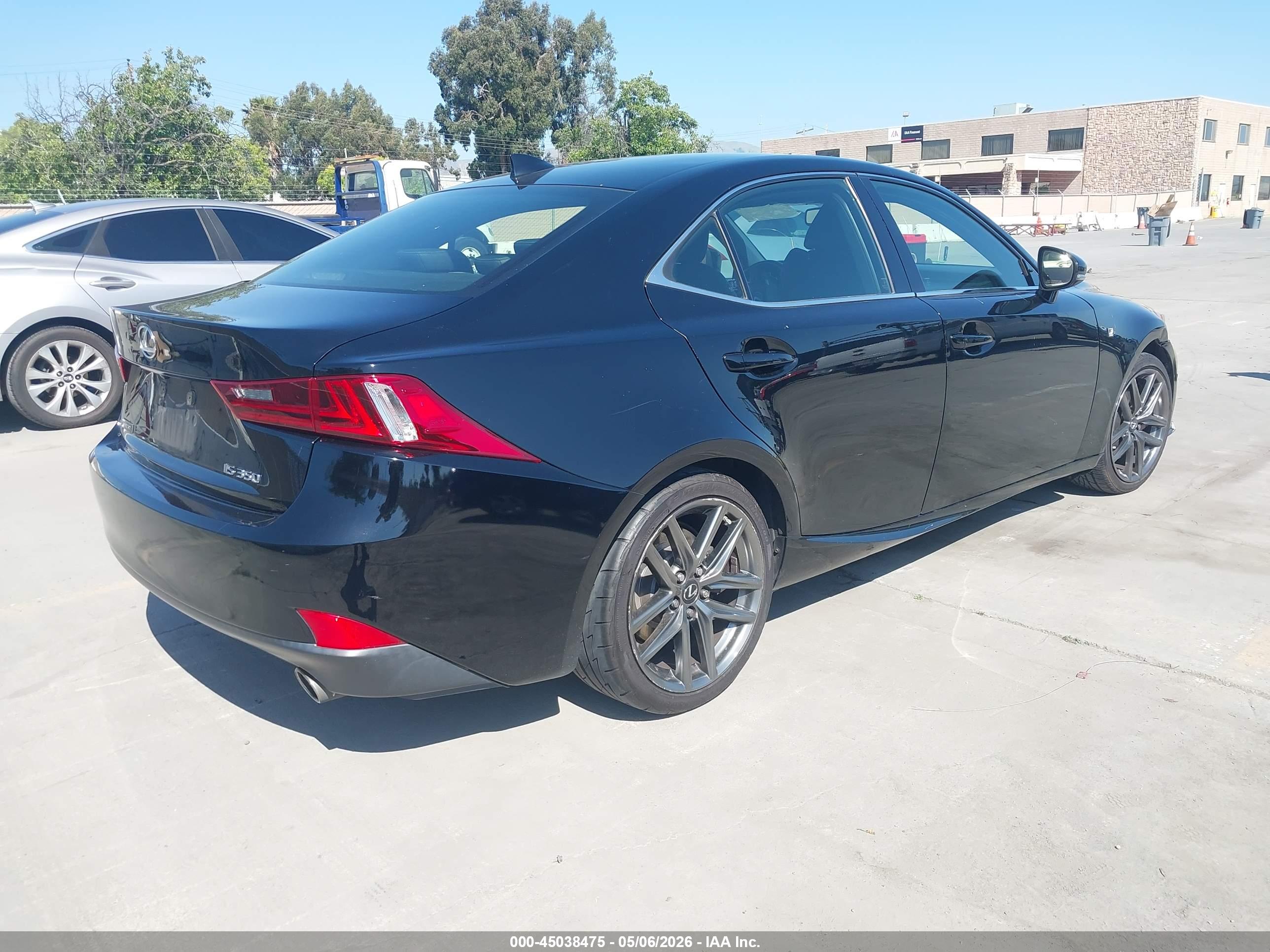 LEXUS IS image 4