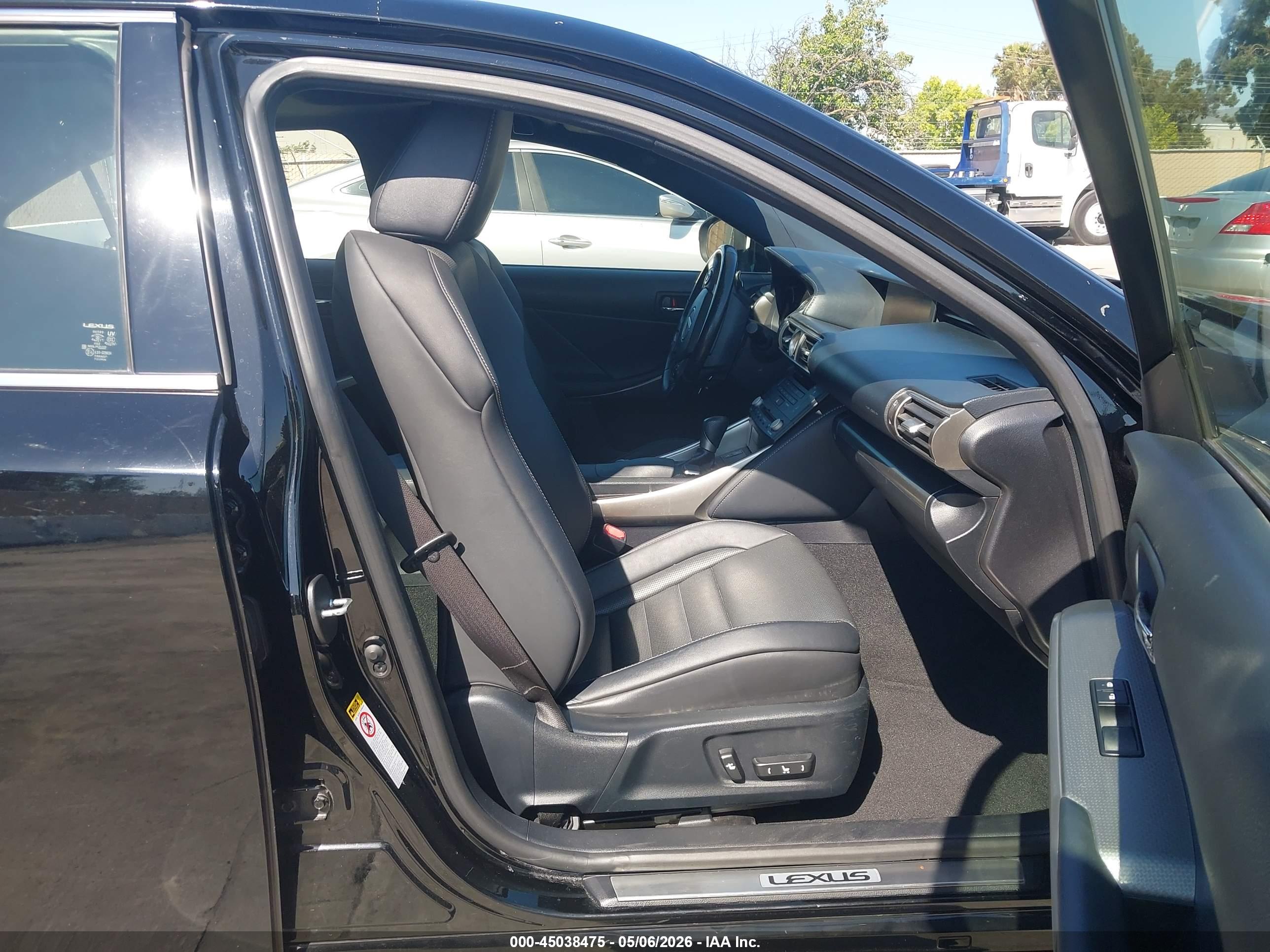 LEXUS IS image 5