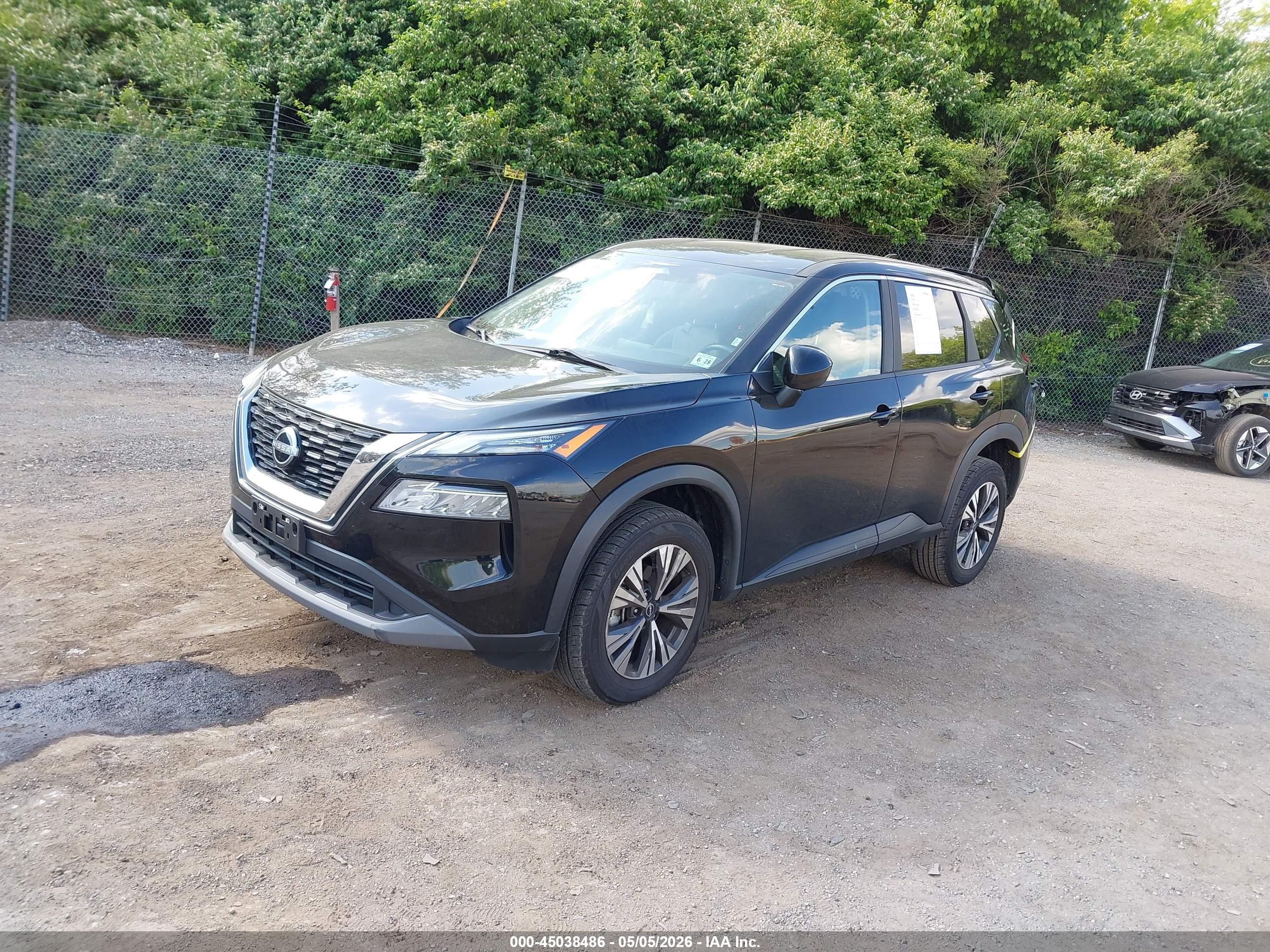 NISSAN ROGUE image 2