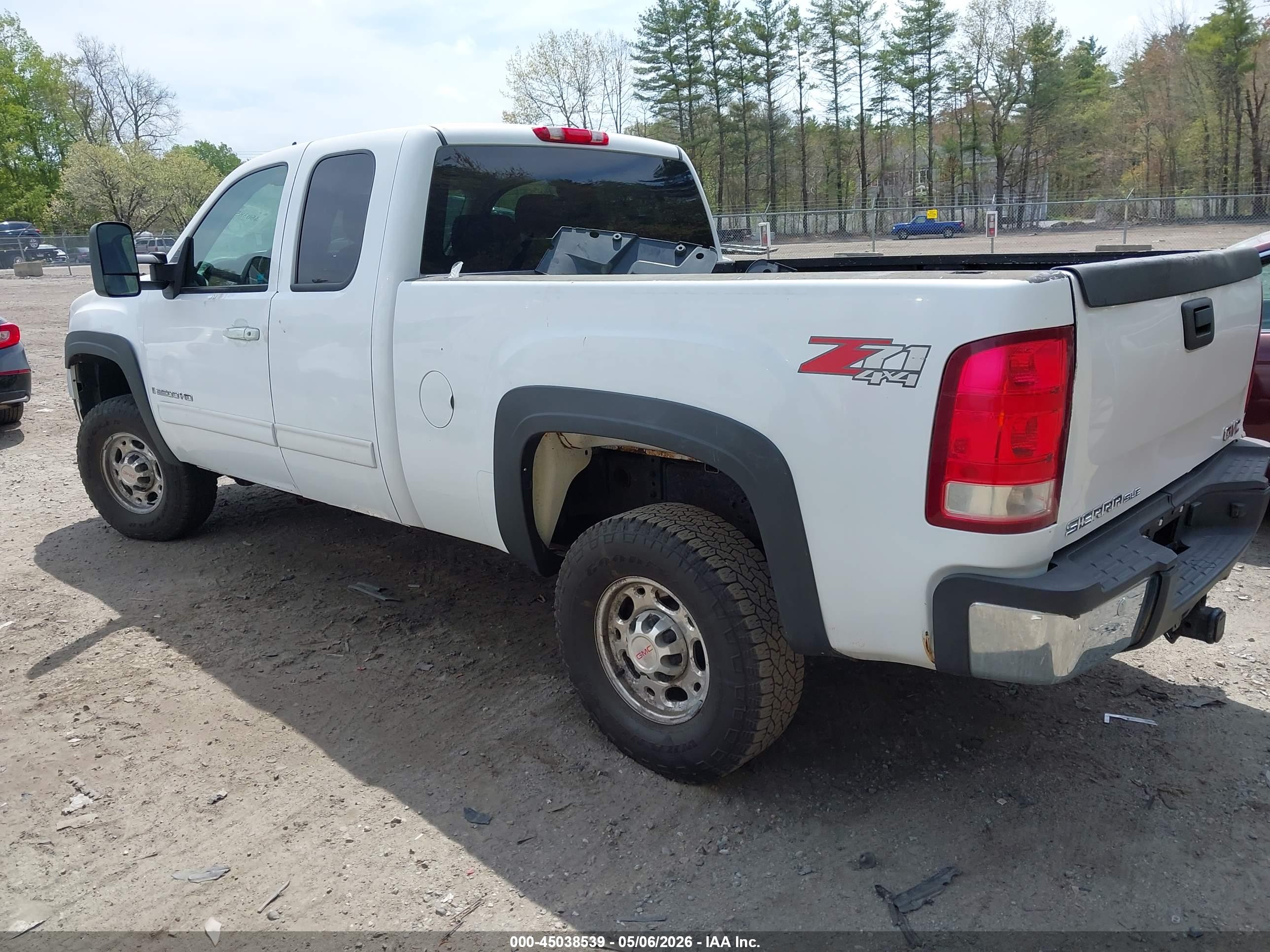 GMC SIERRA image 3