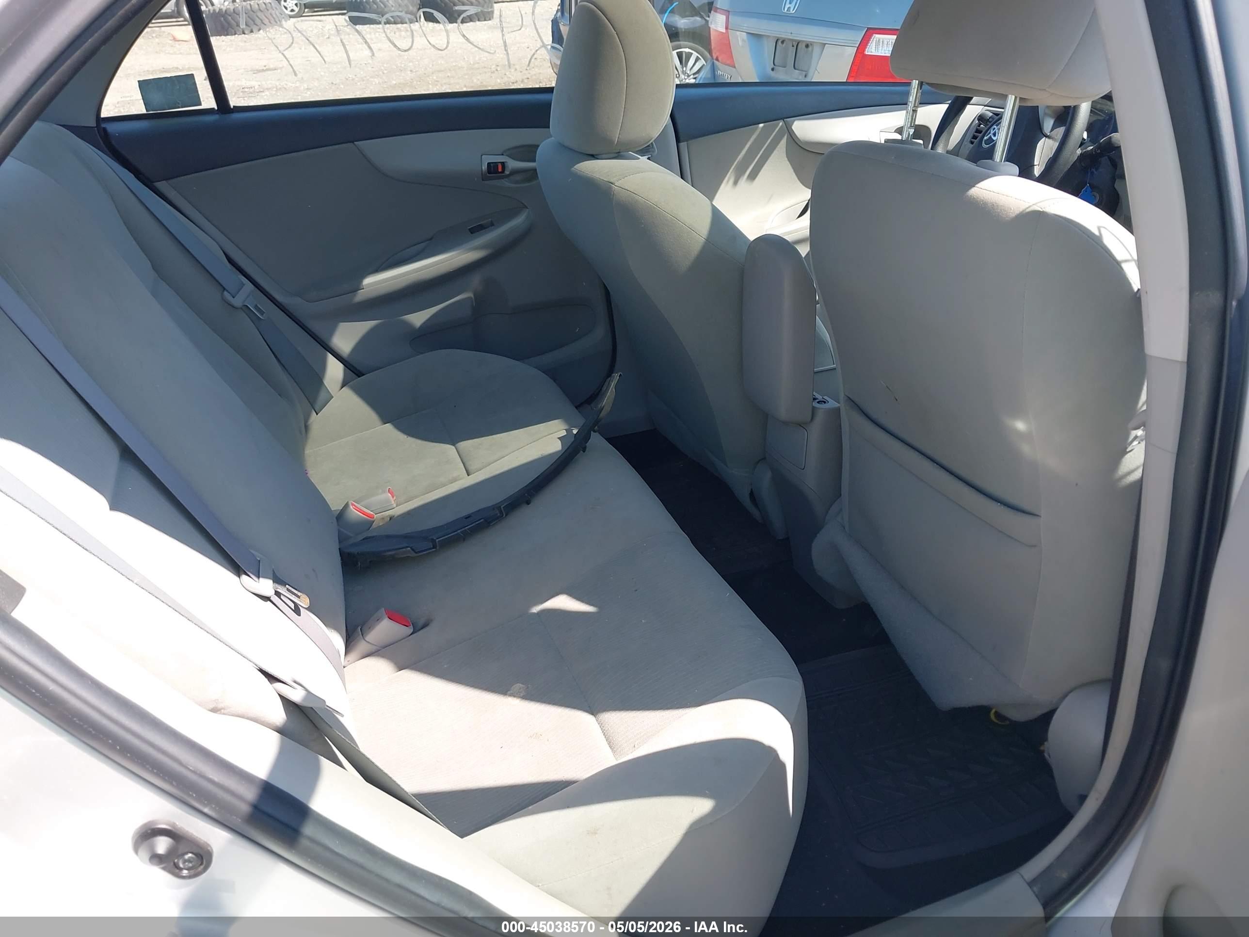 TOYOTA COROLLA image 8