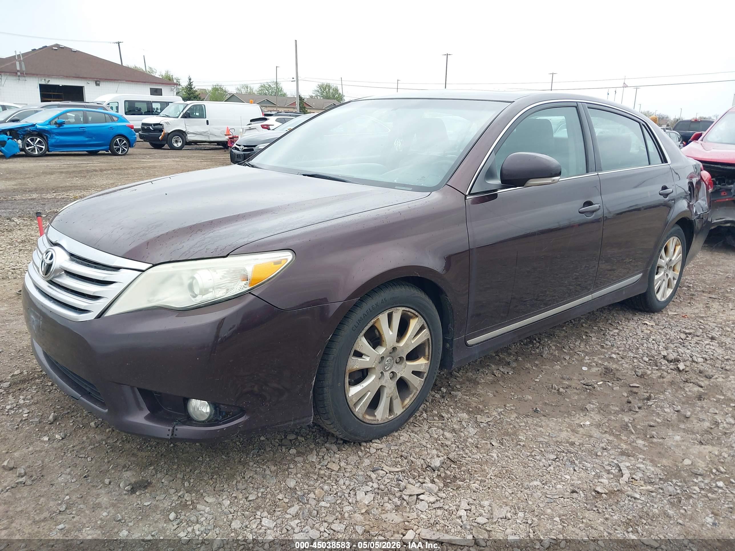 TOYOTA AVALON image 2