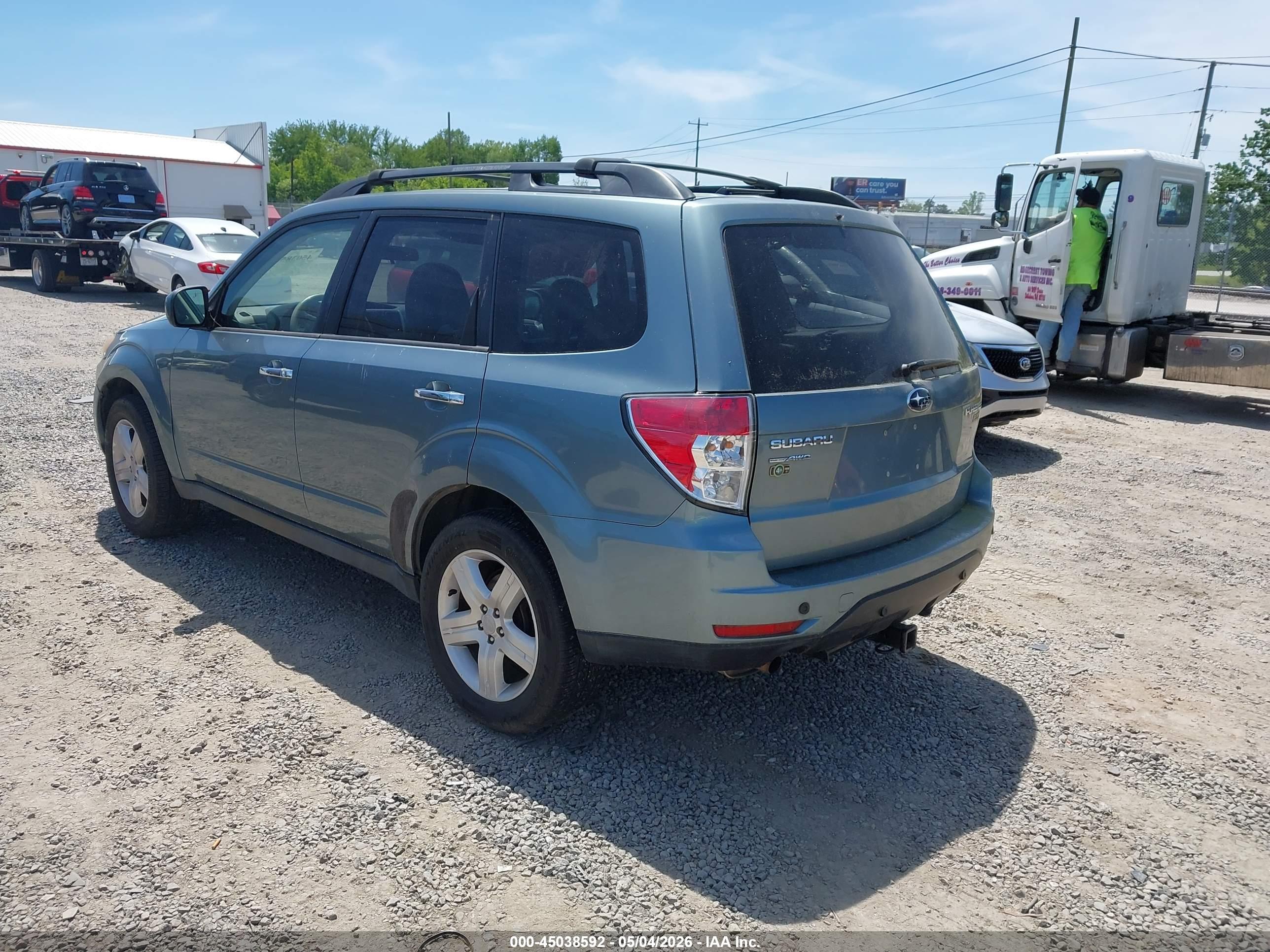 SUBARU FORESTER image 3